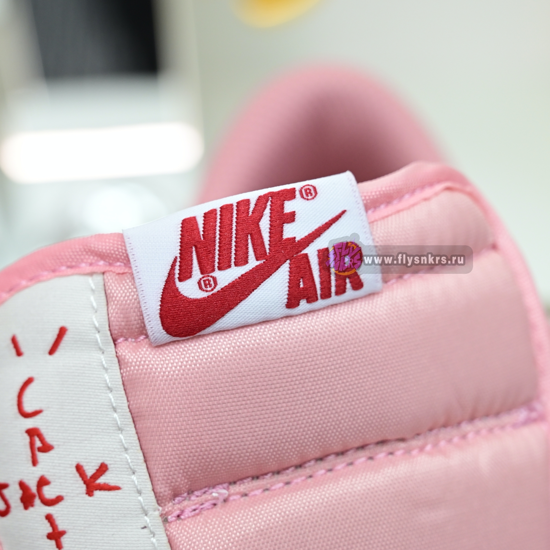 Travis Scott x Air Jordan 1  Low DM7866-100