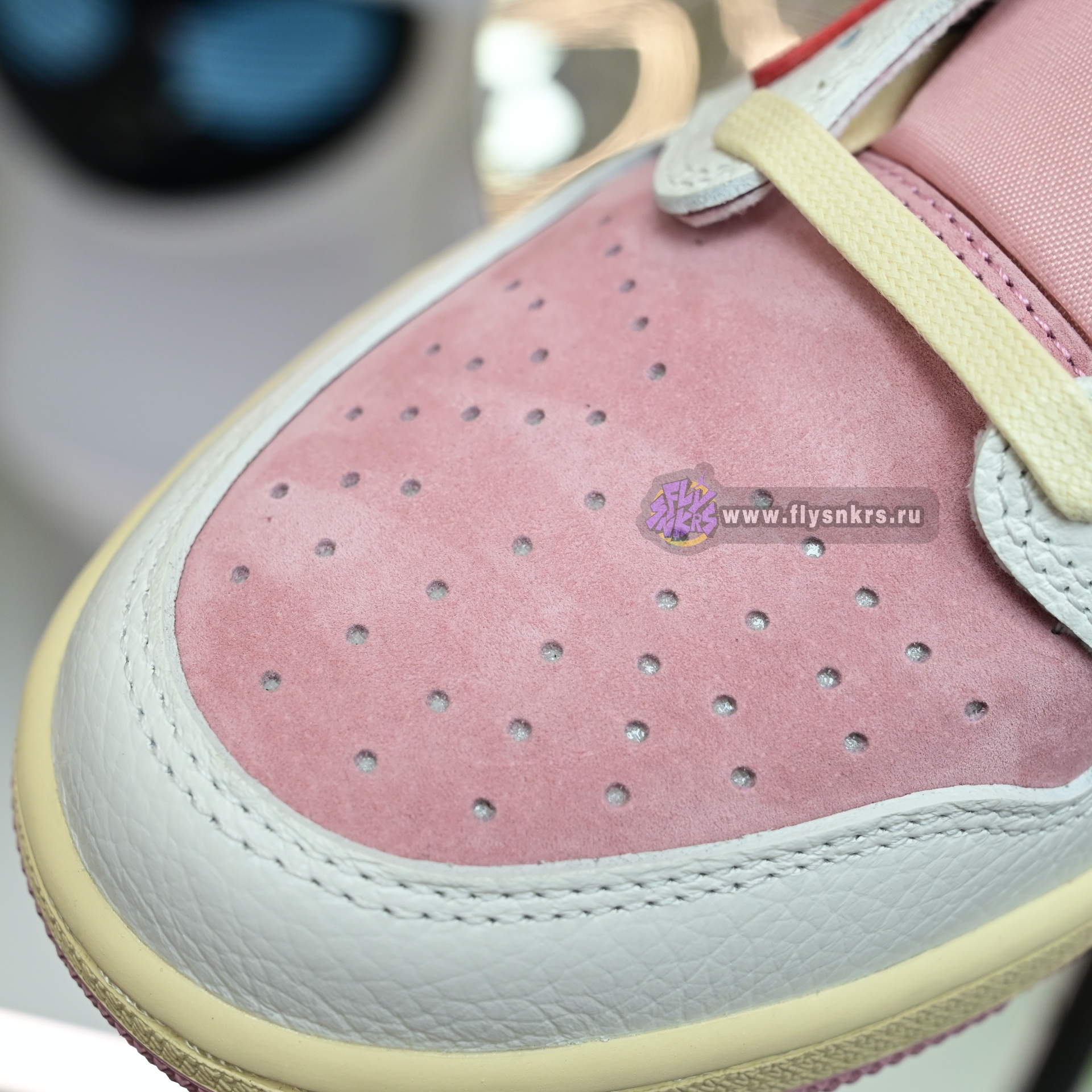 Travis Scott x Air Jordan 1  Low DM7866-100