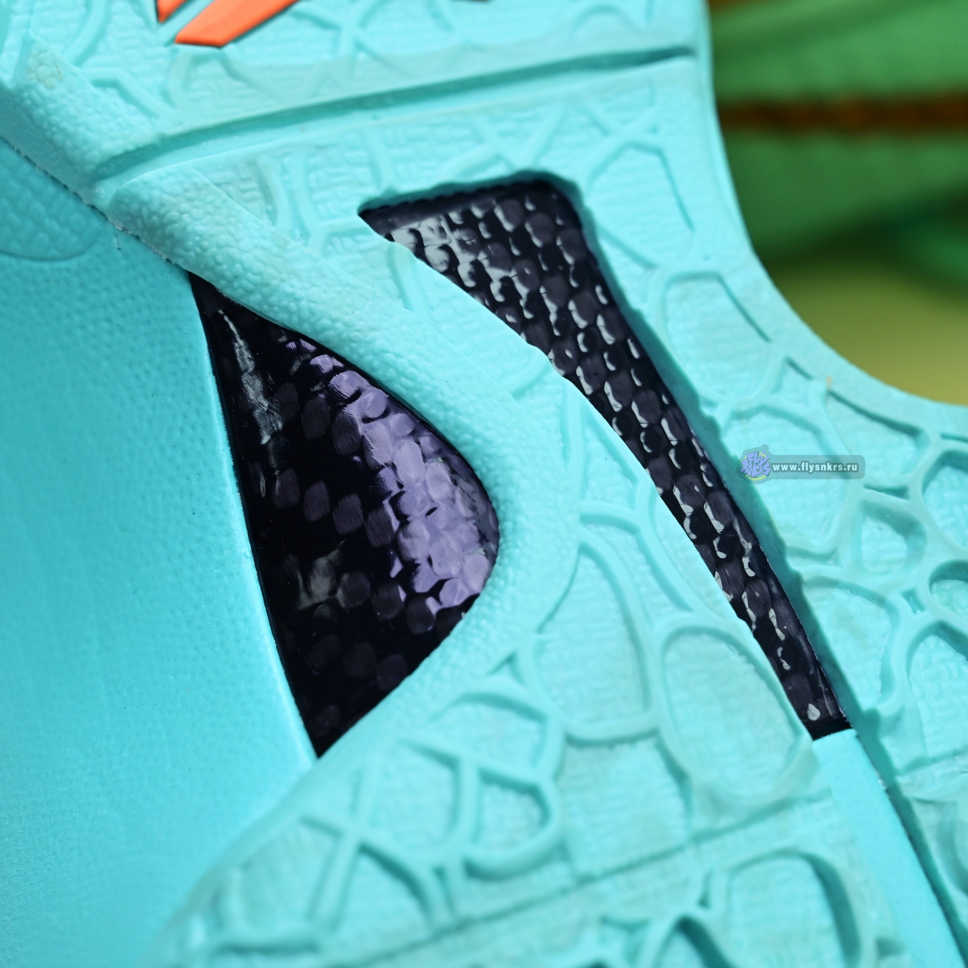 Jalen Brunson x Nike Zoom Kobe 6 Protro Statue of Liberty PE  IQ5774-300