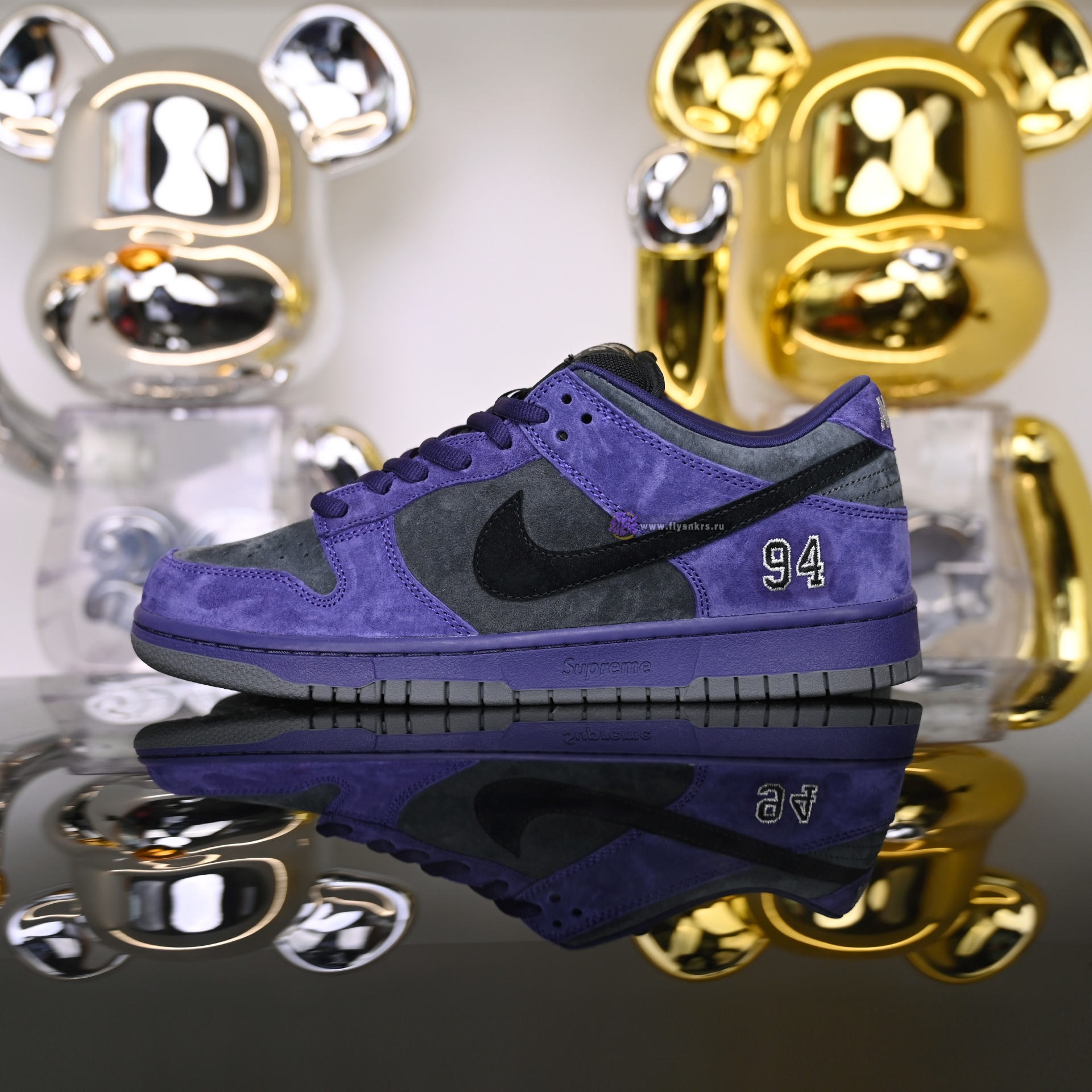 Supreme x Nike Dunk SB Dunk Low   HQ8487-500