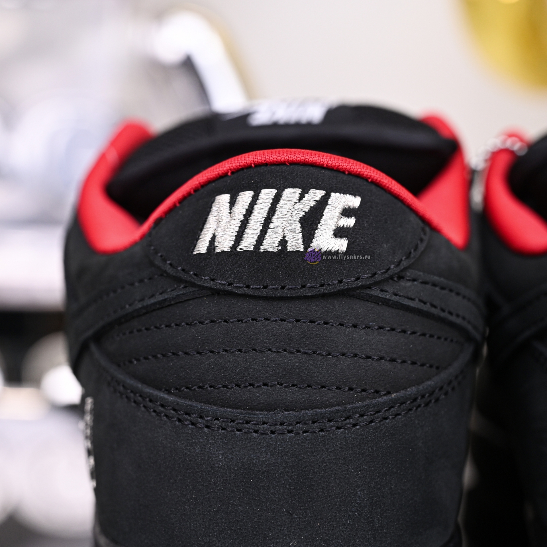 Supreme x Nike Dunk SB Low  HQ8487-001