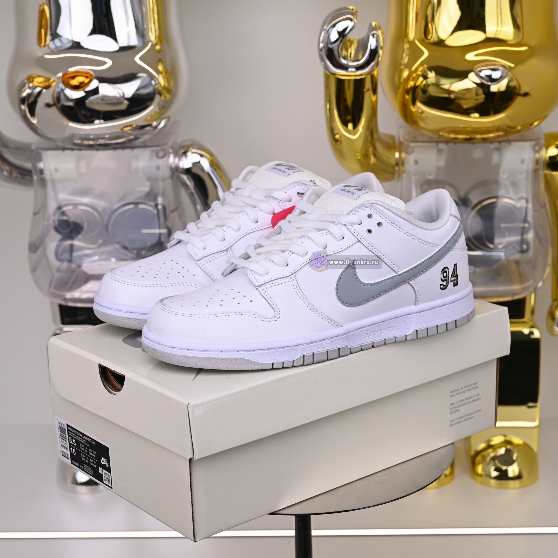 Supreme x Nike Dunk SB Low HQ8487-100