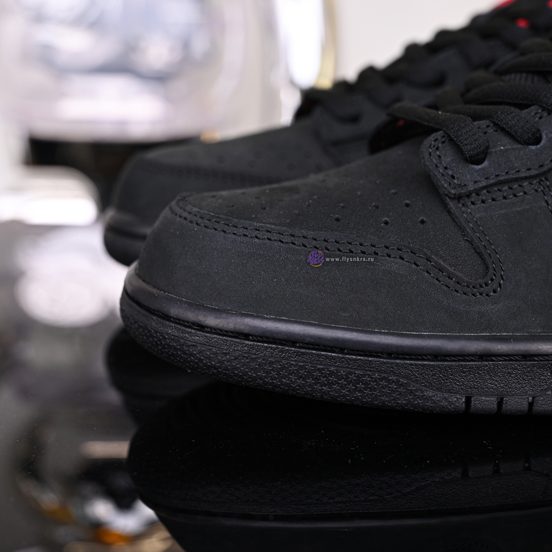 Supreme x Nike Dunk SB Low  HQ8487-001