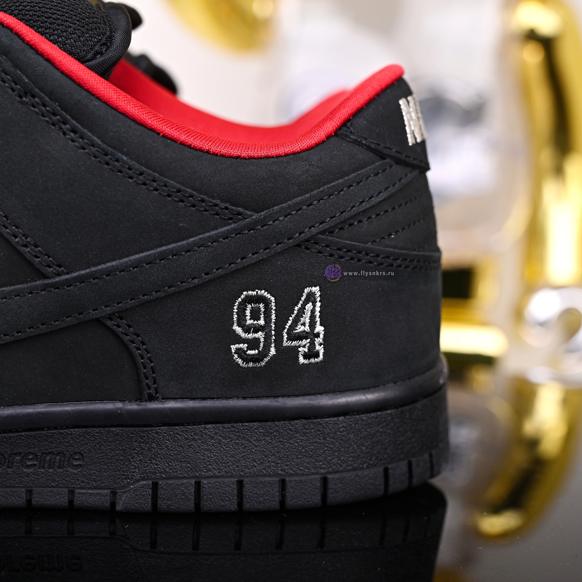 Supreme x Nike Dunk SB Low  HQ8487-001