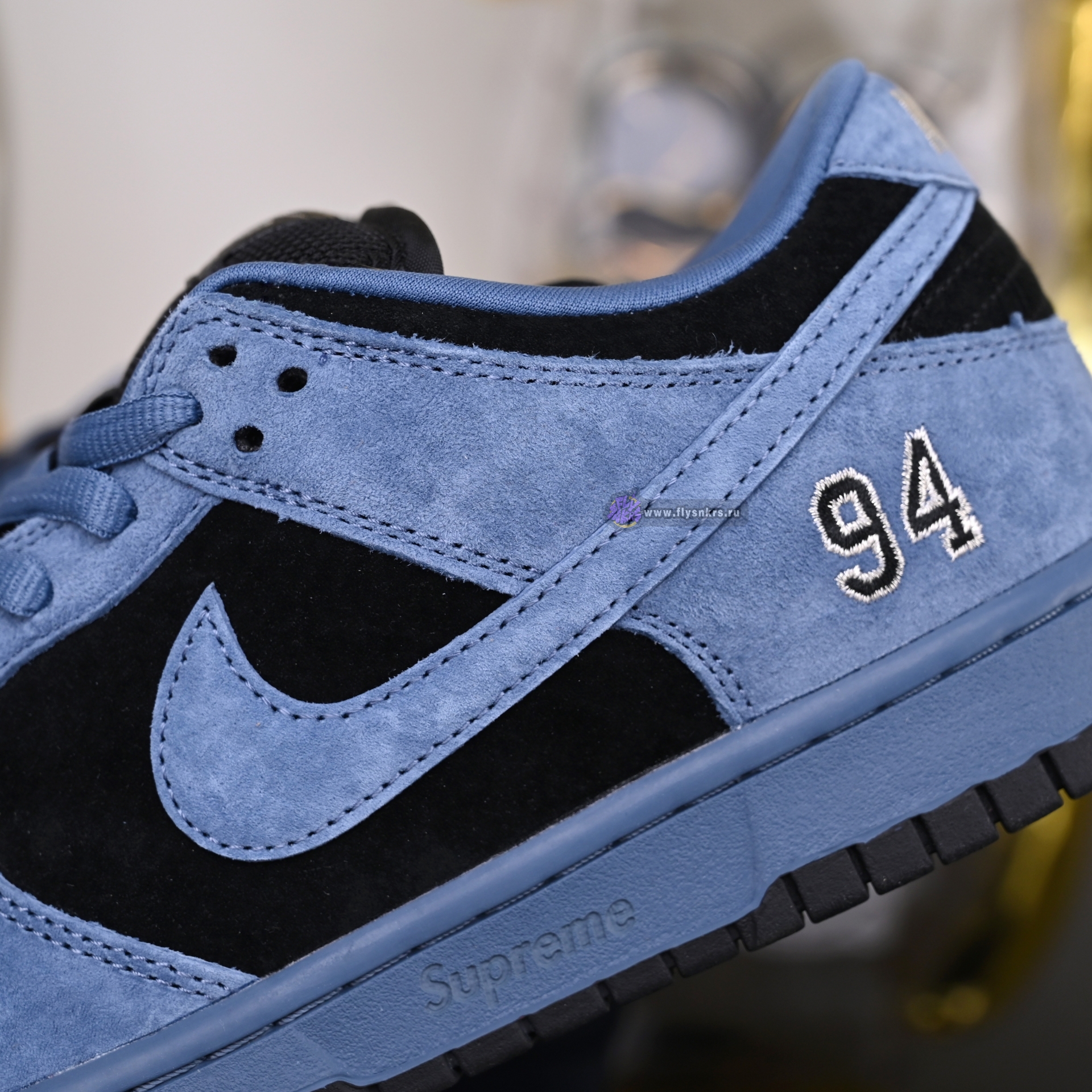 Supreme x Nike Dunk SB Low  HQ8487-400