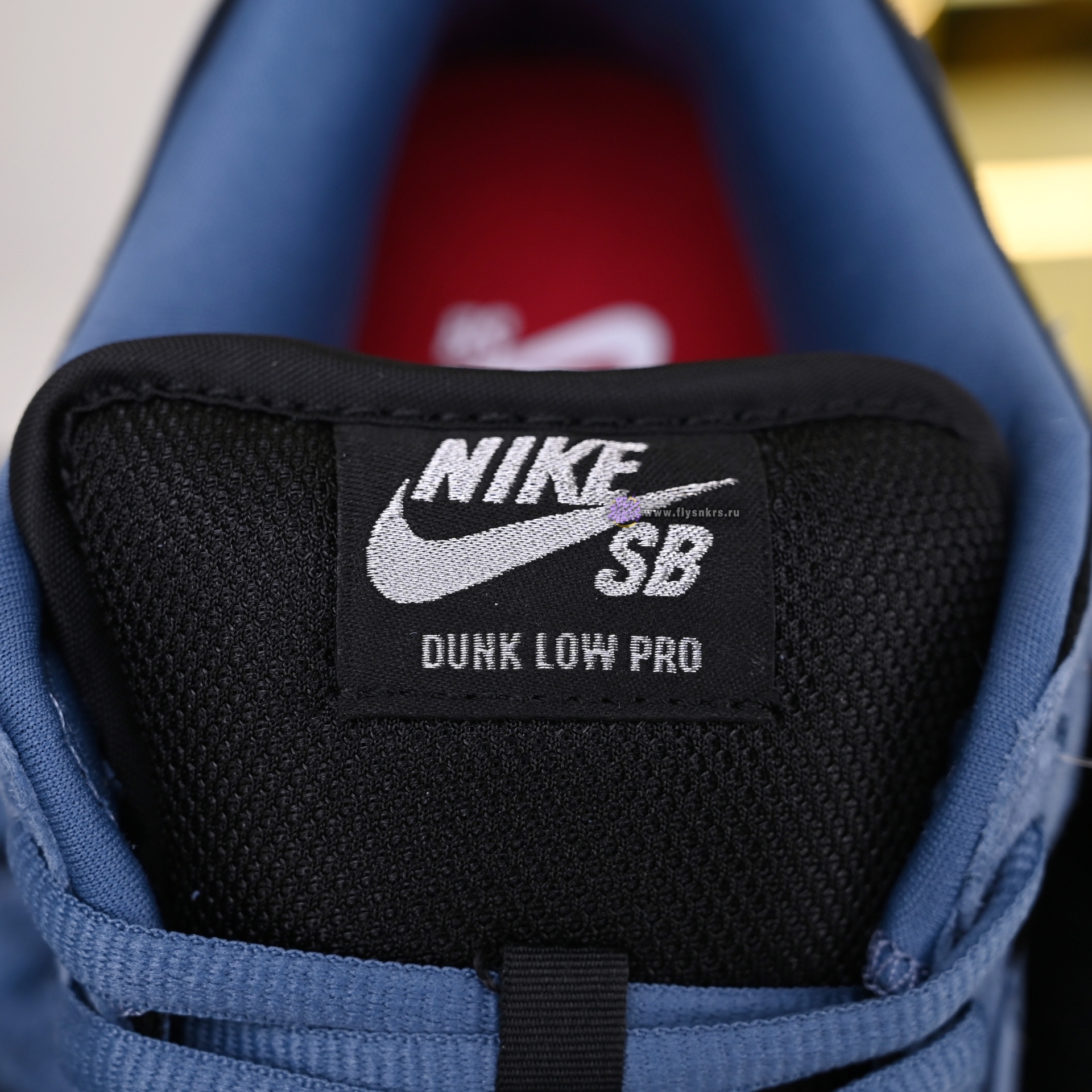 Supreme x Nike Dunk SB Low  HQ8487-400