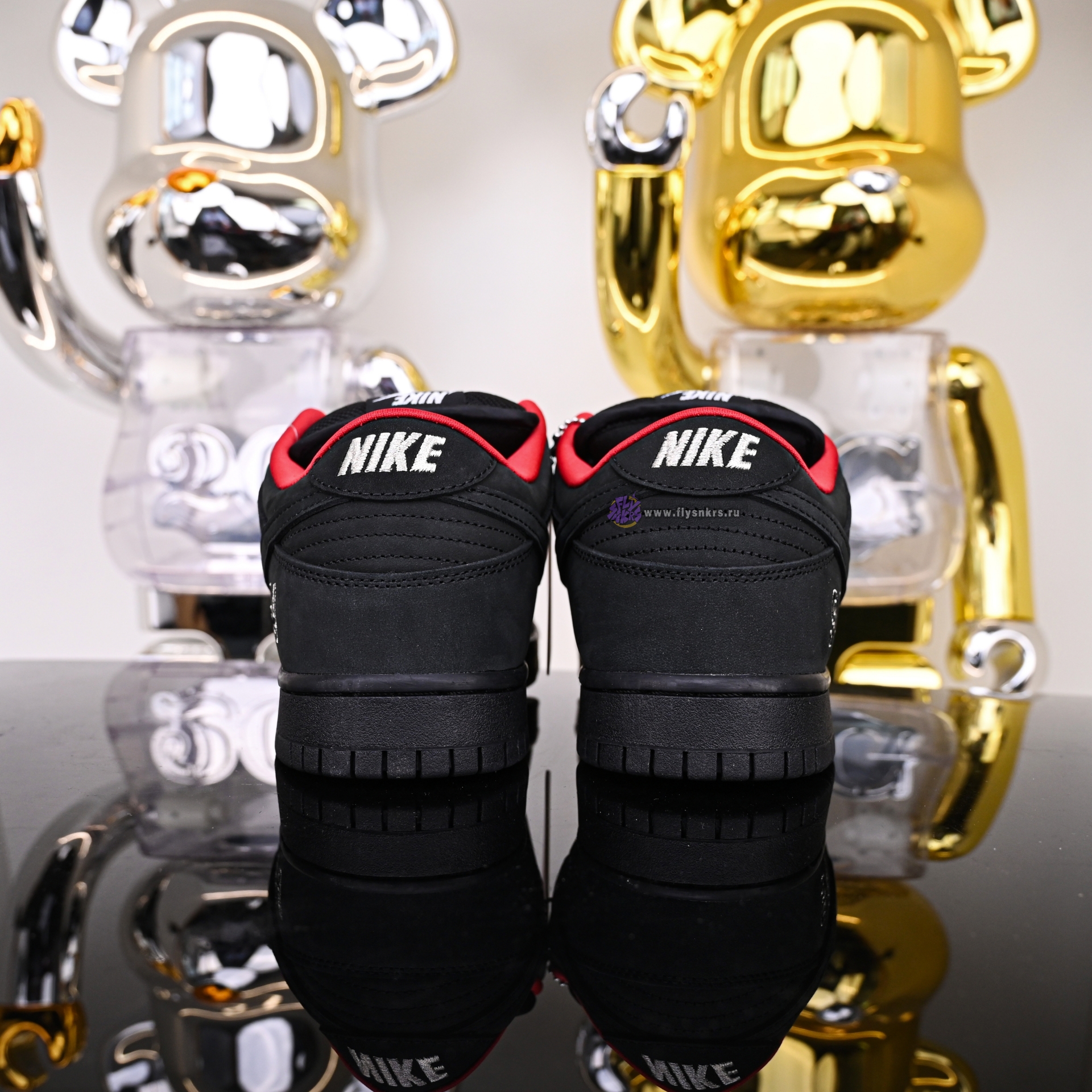 Supreme x Nike Dunk SB Low  HQ8487-001