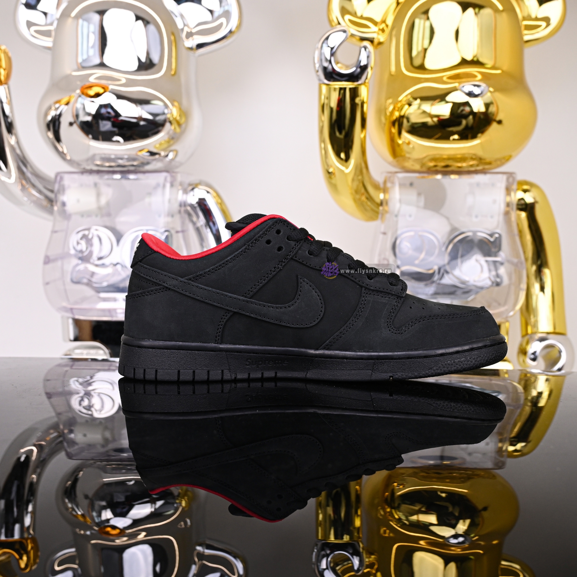 Supreme x Nike Dunk SB Low  HQ8487-001