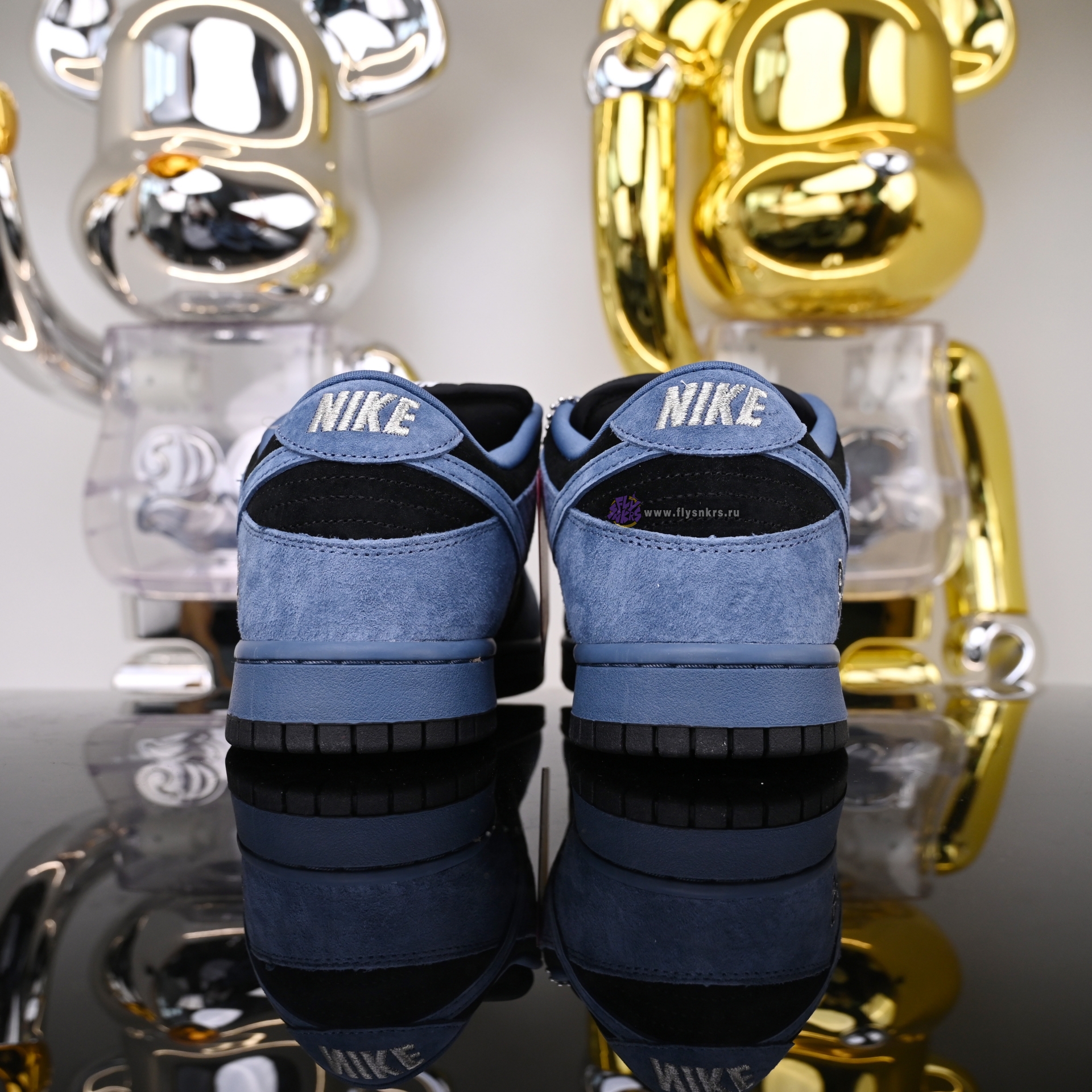 Supreme x Nike Dunk SB Low  HQ8487-400