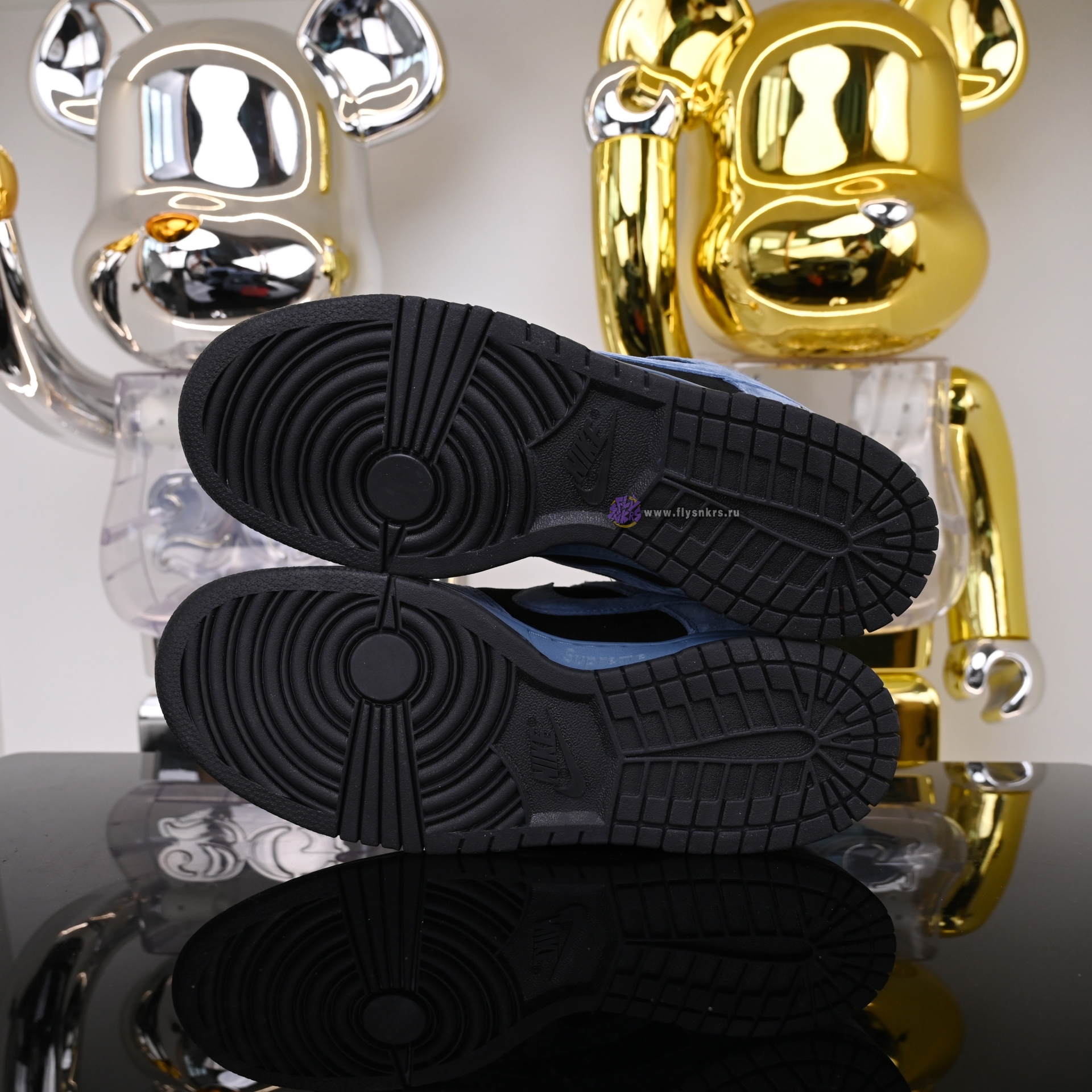 Supreme x Nike Dunk SB Low  HQ8487-400