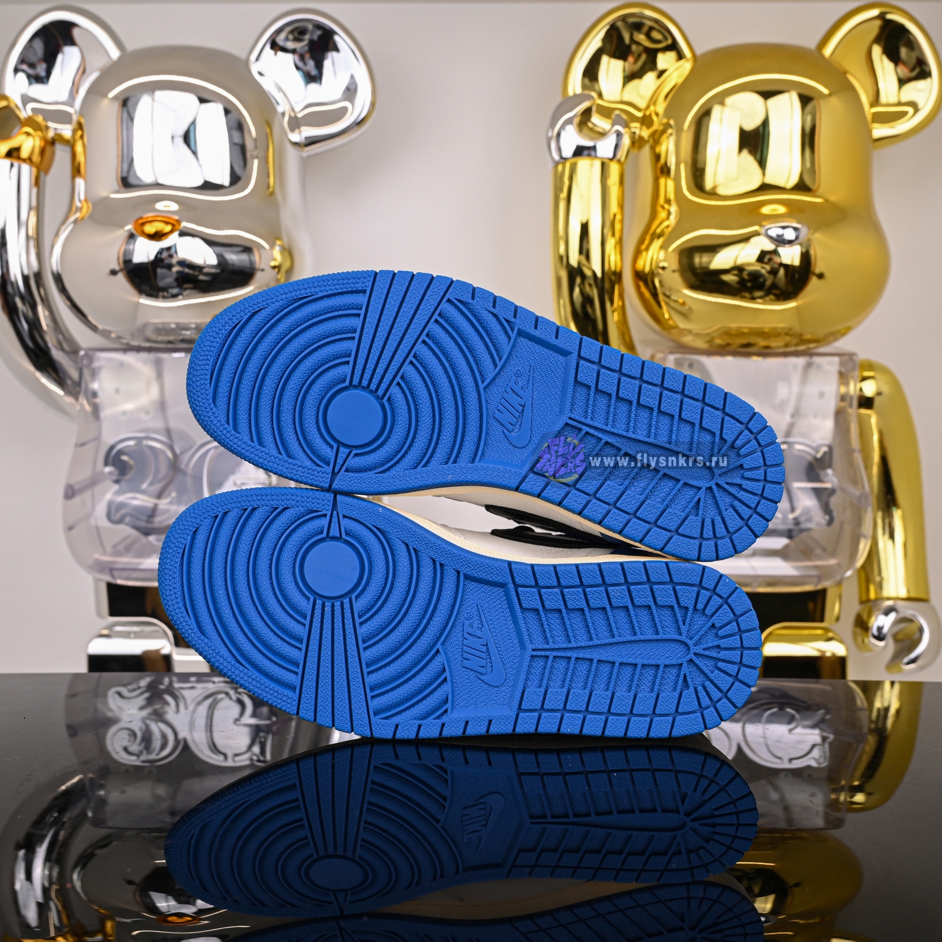 FRAGMENT DESIGN X TRAVIS SCOTT X AIR JORDAN 1 RETRO HIGH DH3277-105