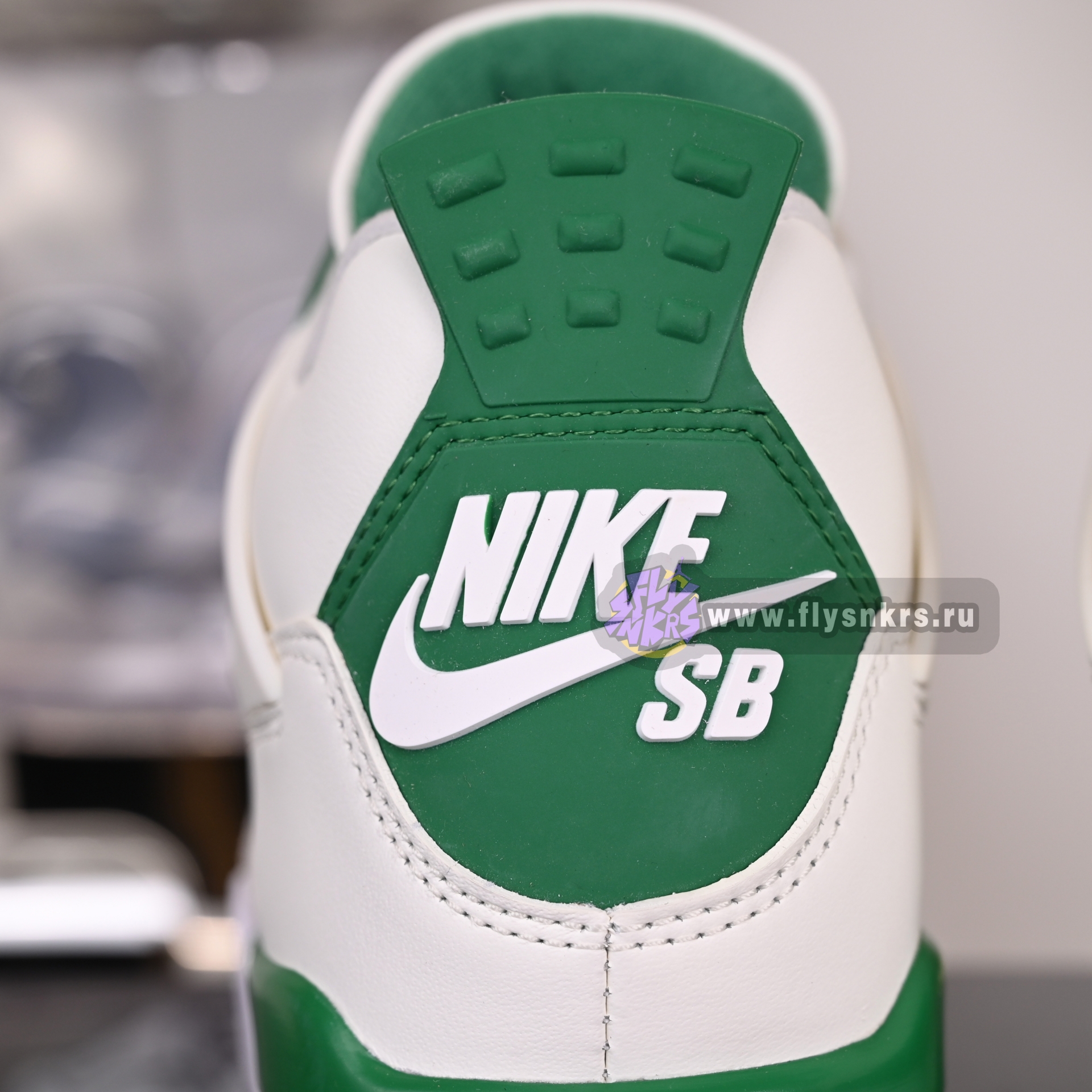 NIKE SB X AIR JORDAN 4 RETRO 'PINE GREEN' DR5415-103