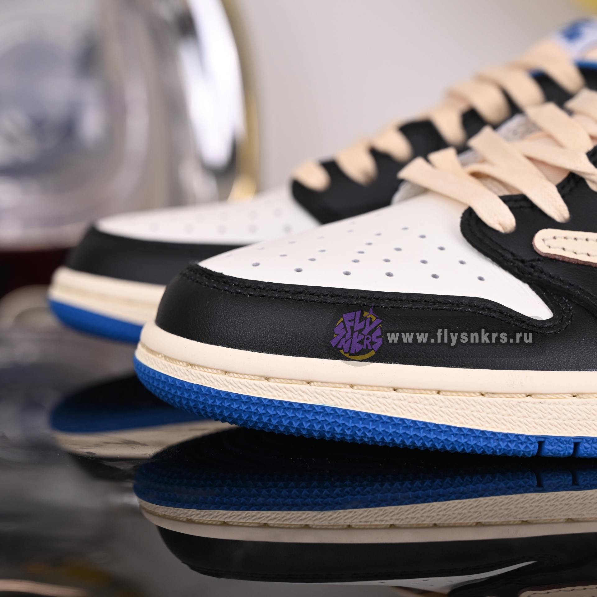 FRAGMENT DESIGN X TRAVIS SCOTT X AIR JORDAN 1 LOW DM7866-140