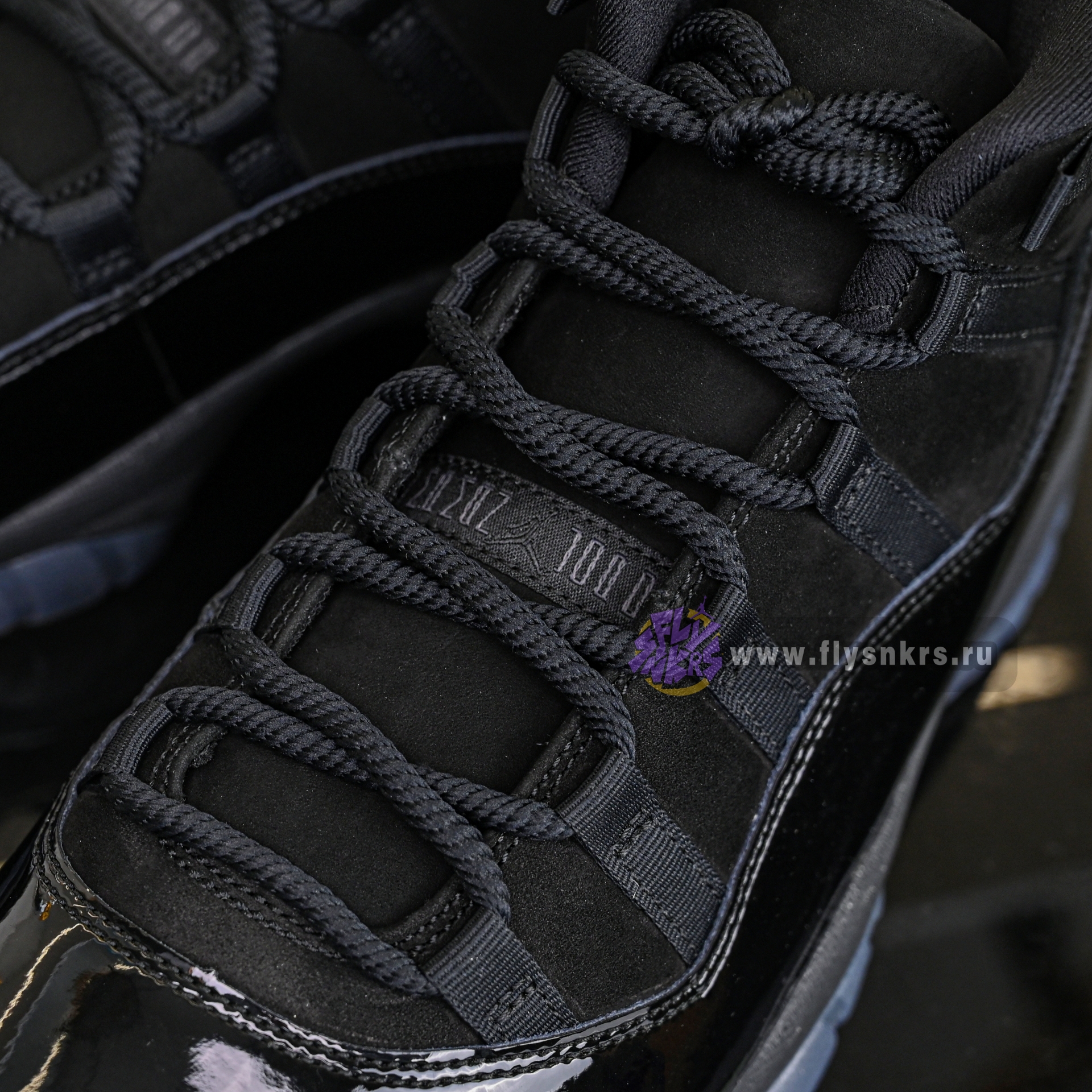 Air Jordan 11 retro cap and gown  378037-005