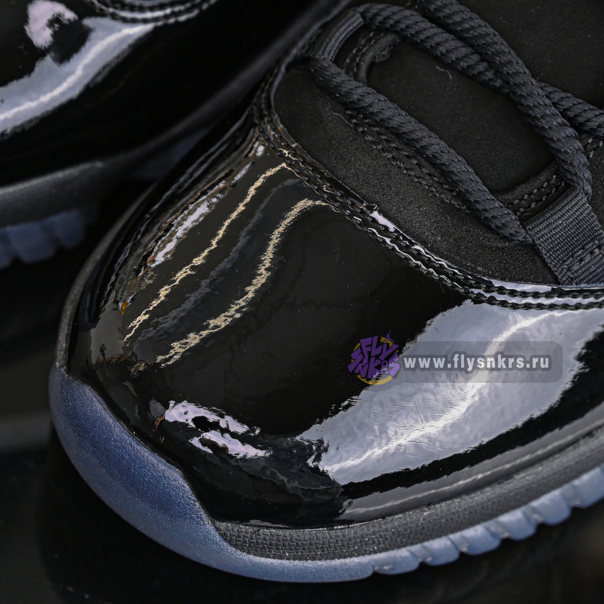 Air Jordan 11 retro cap and gown  378037-005