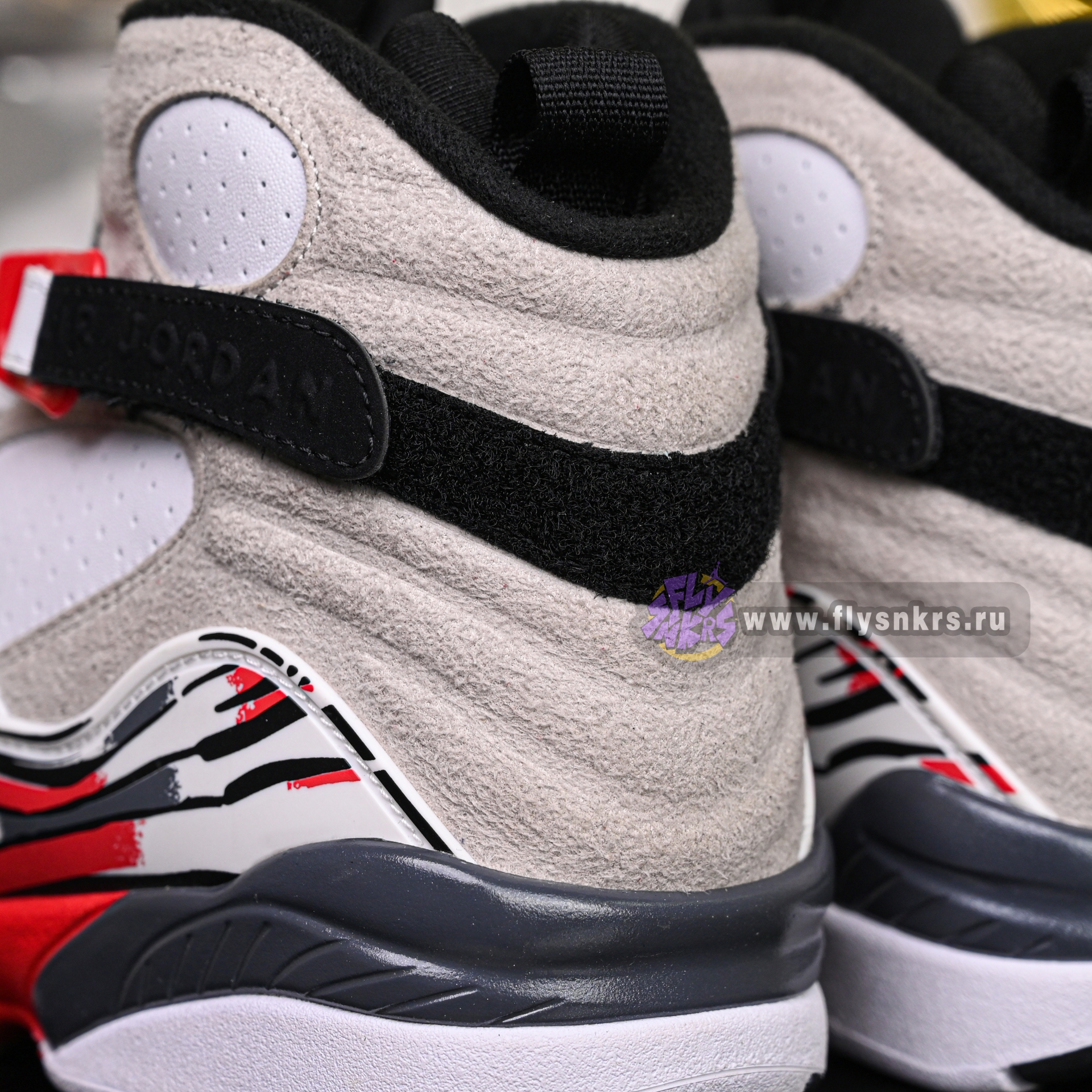 Air Jordan8“Bugs Bunny”2025   305381-100
