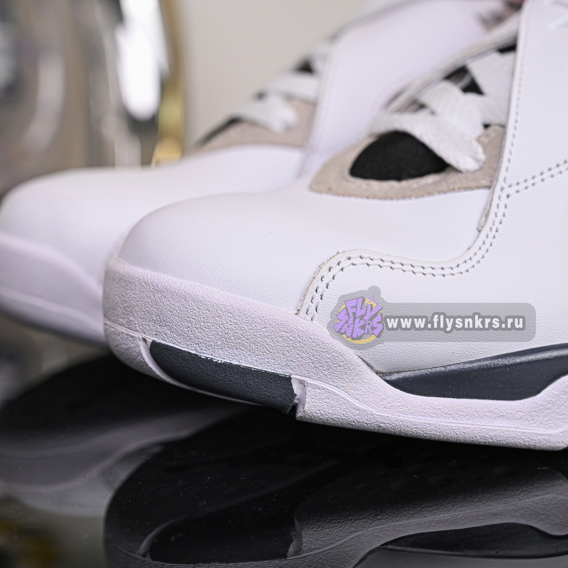 Air Jordan8“Bugs Bunny”2025   305381-100