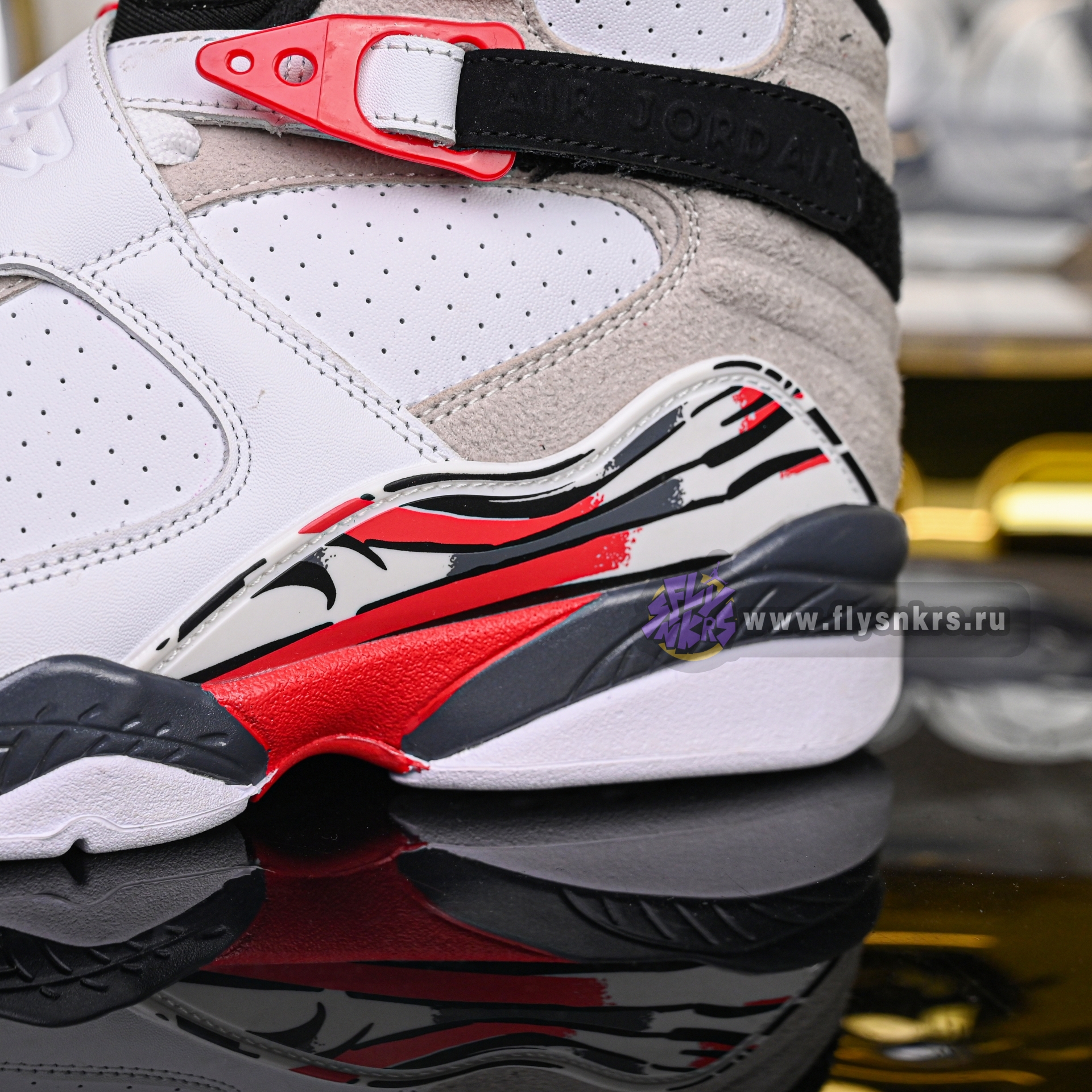 Air Jordan8“Bugs Bunny”2025   305381-100