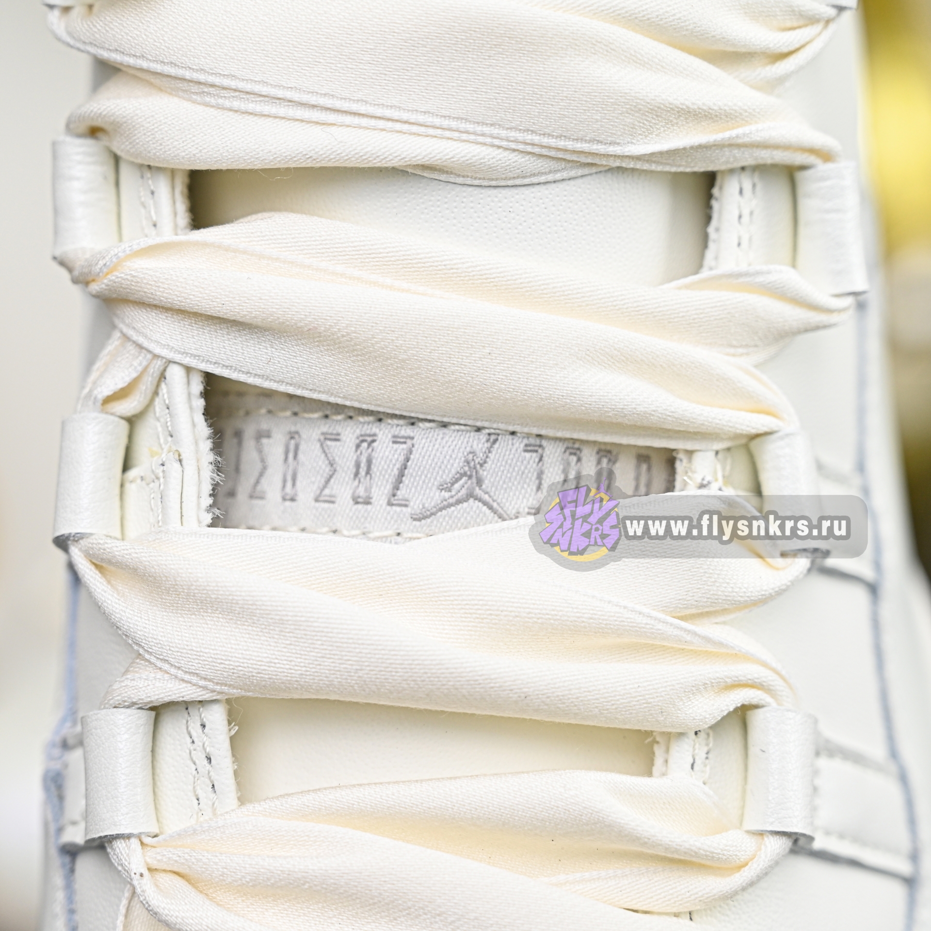 Air Jordan 11 RETRO“Pearl” AR0715-110