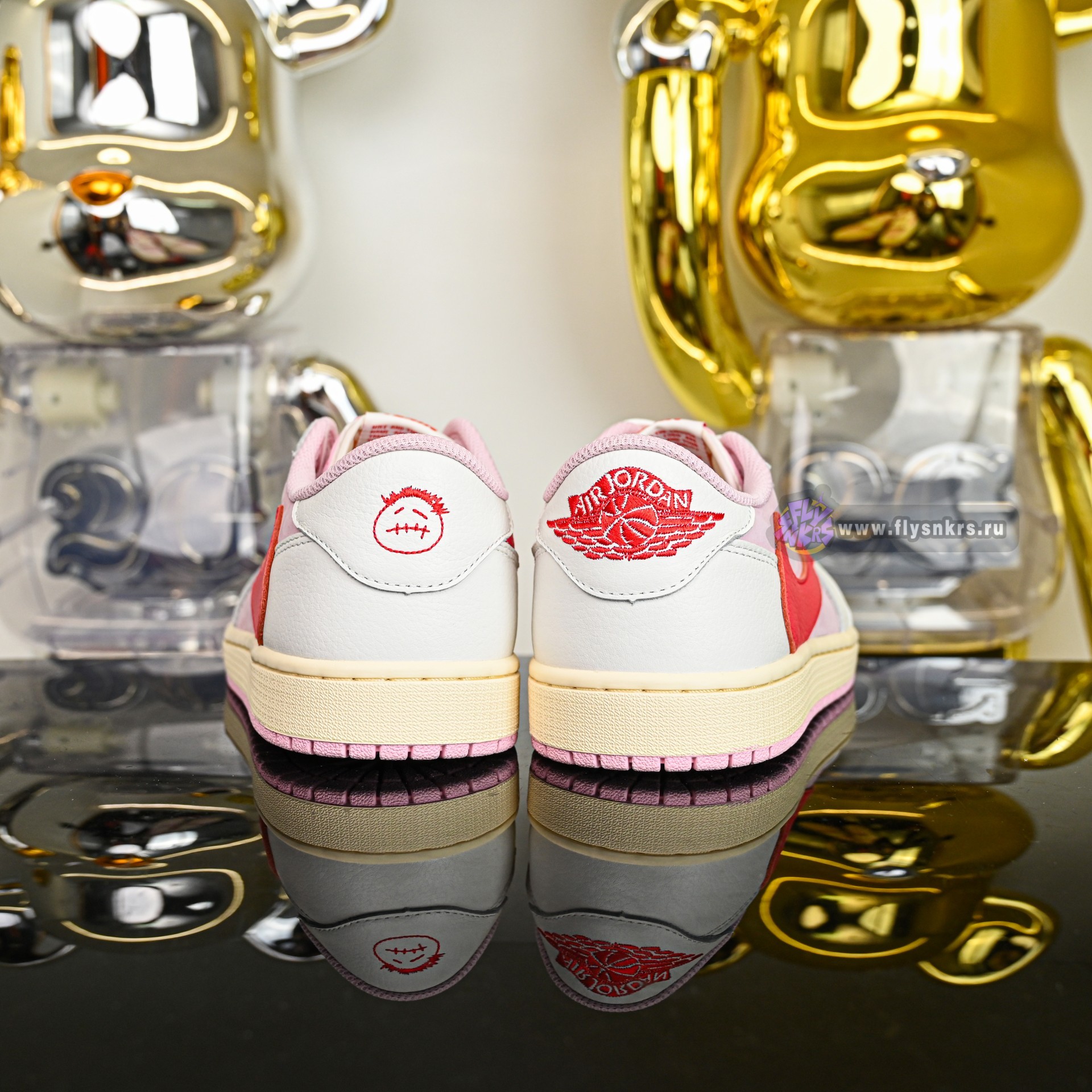 Travis Scott x  Air Jordan 1 Low OG IQ7604-101