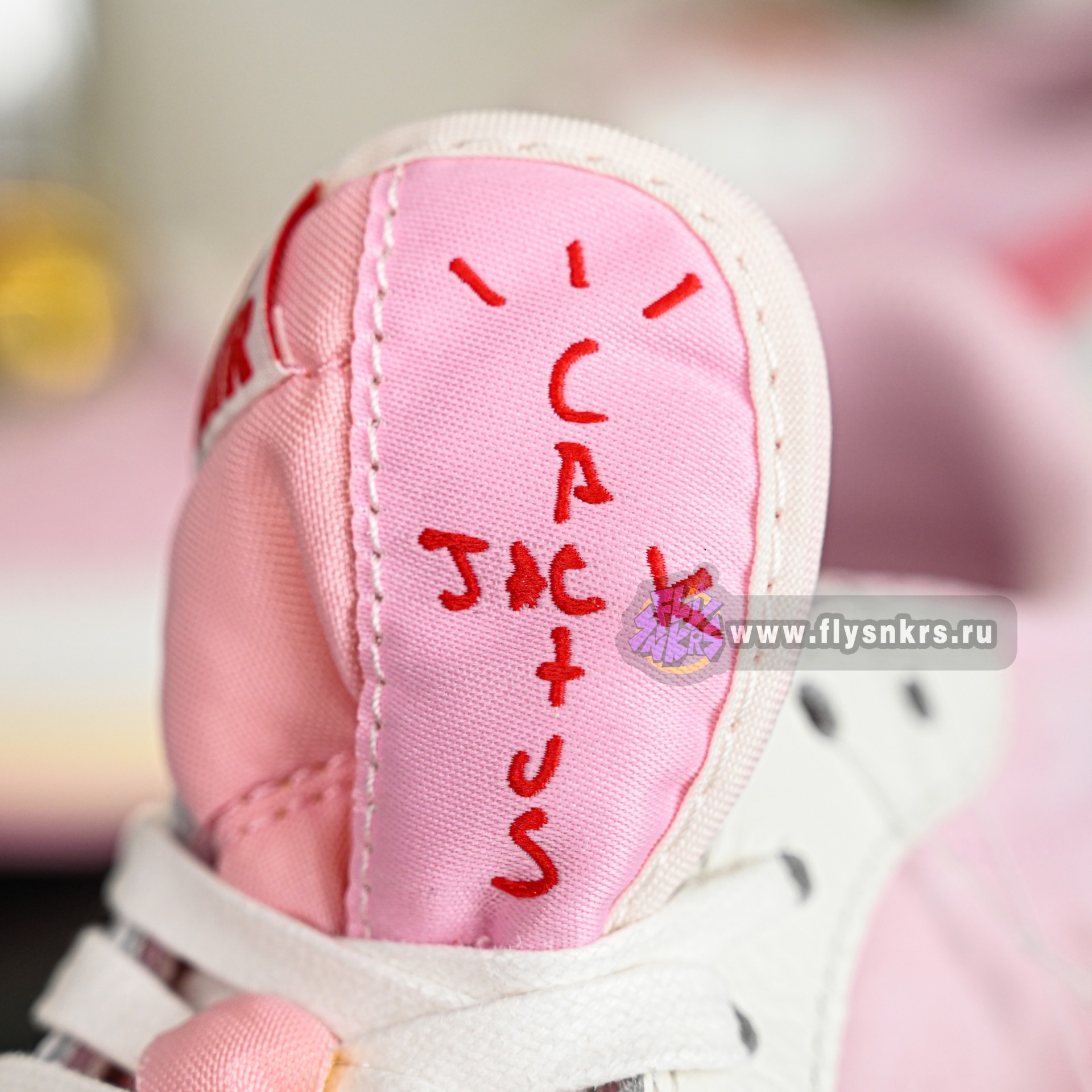 Travis Scott x  Air Jordan 1 Low OG IQ7604-101