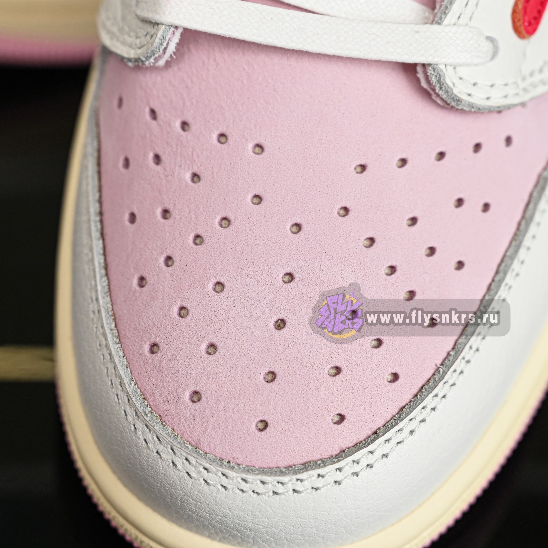 Travis Scott x  Air Jordan 1 Low OG IQ7604-101