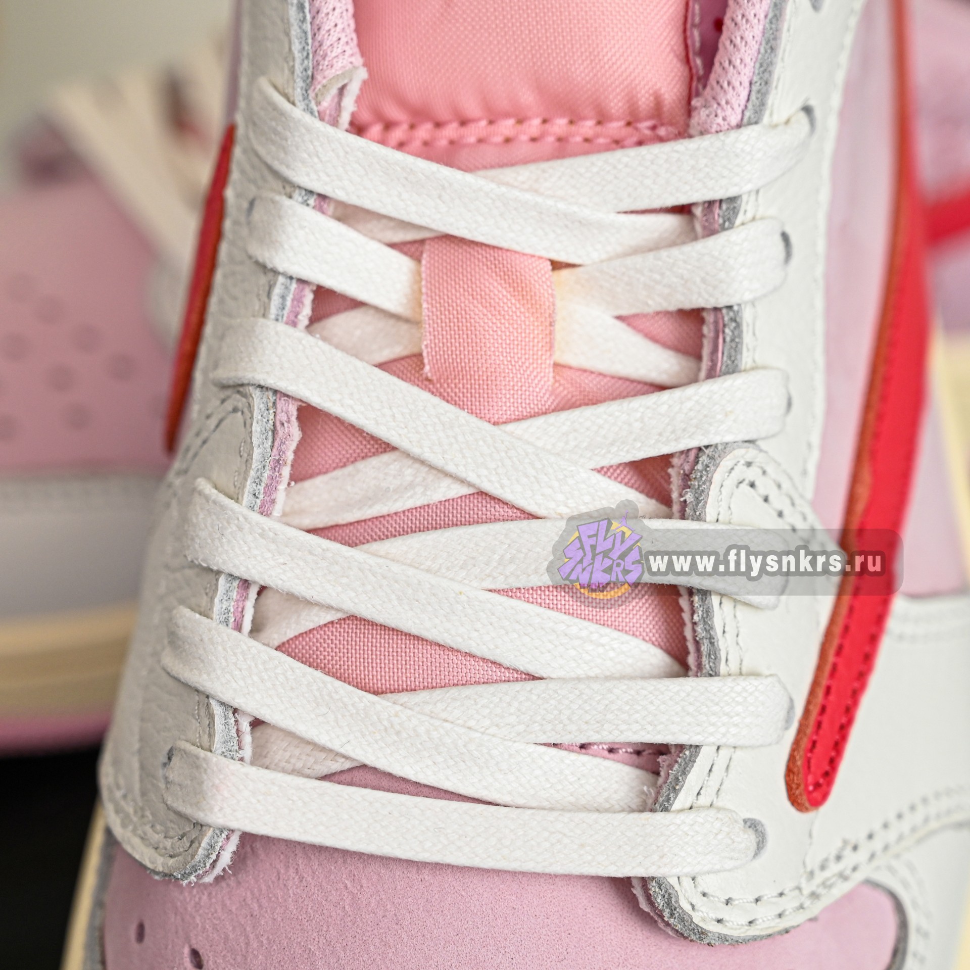 Travis Scott x  Air Jordan 1 Low OG IQ7604-101