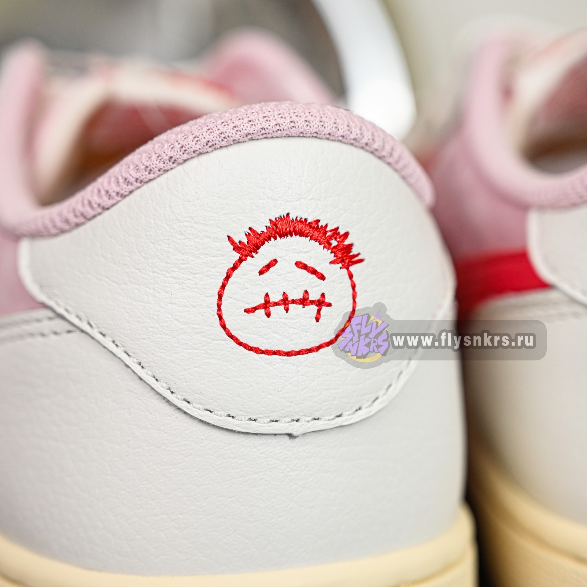 Travis Scott x  Air Jordan 1 Low OG IQ7604-101