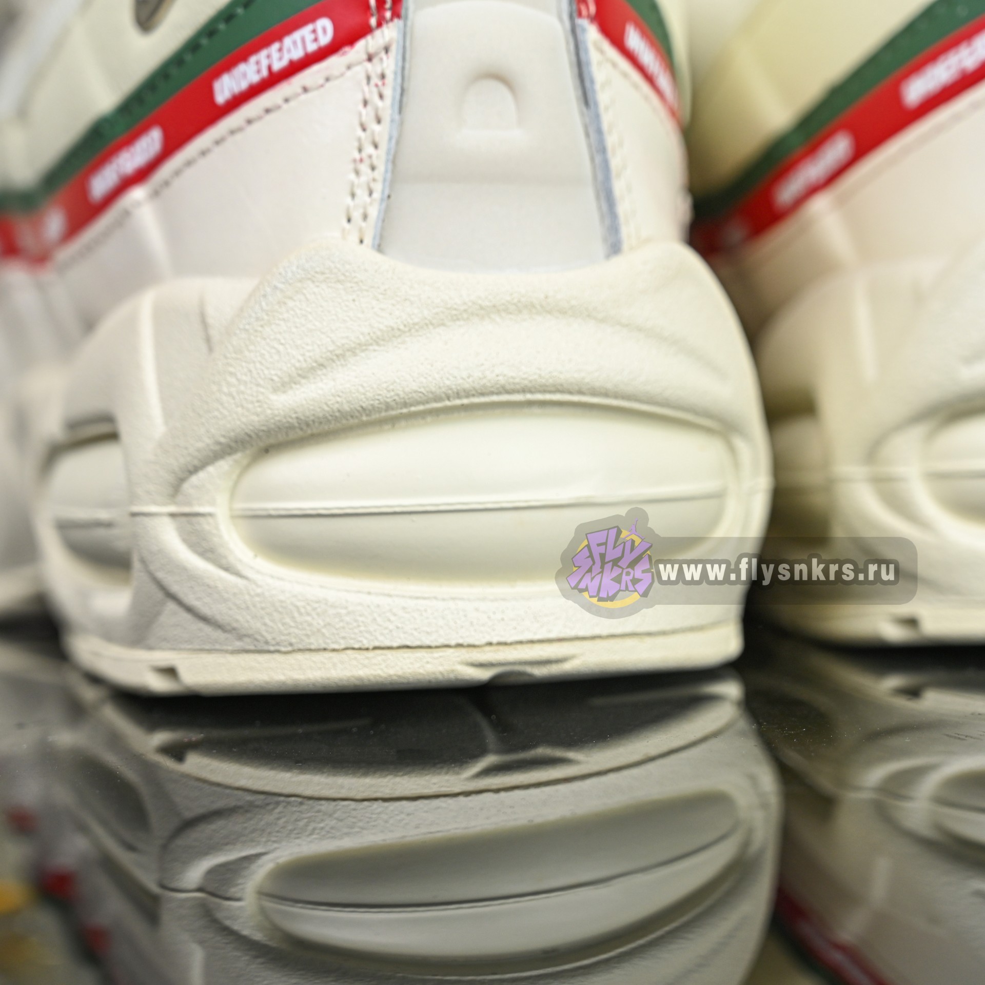 UNDEFEATED x Nike Air Max 95 OG Big Bubble   IB4453-100