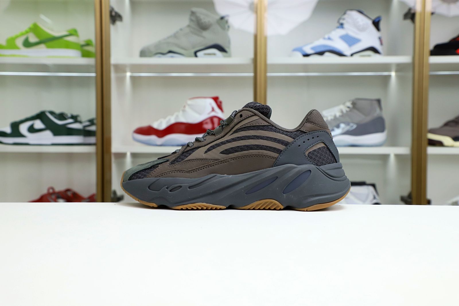 Yeezy boost 700 V2