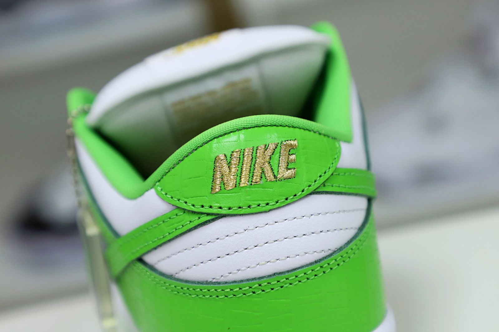 Supreme x Nike SB Dunk Low