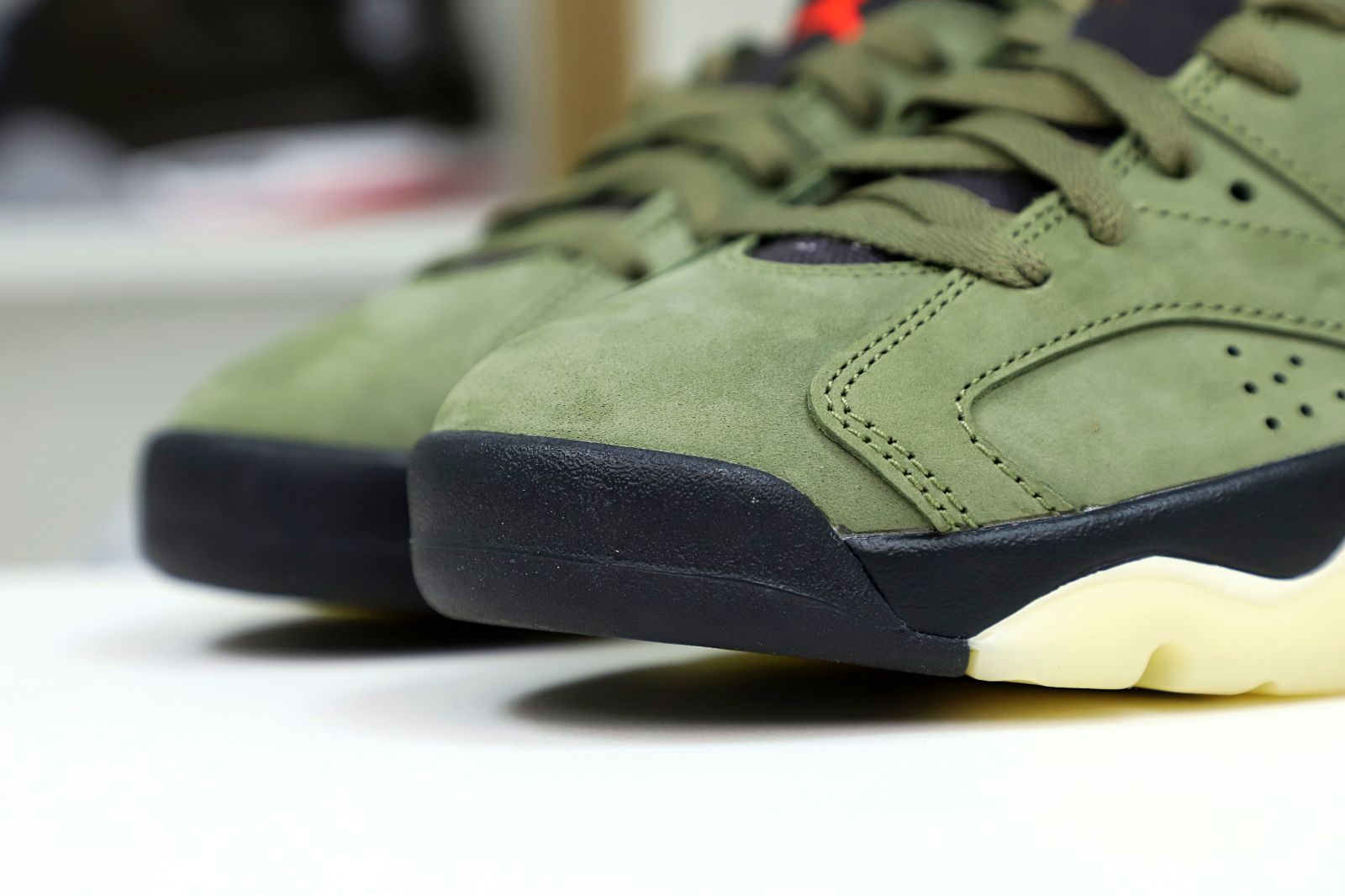 TRAVIS SCOTT X AIR JORDAN 6 RETRO 'OLIVE'