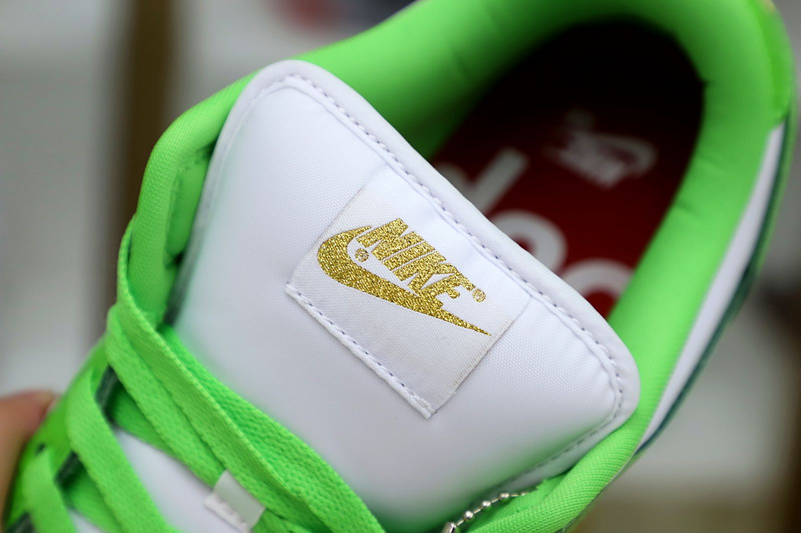 Supreme x Nike SB Dunk Low