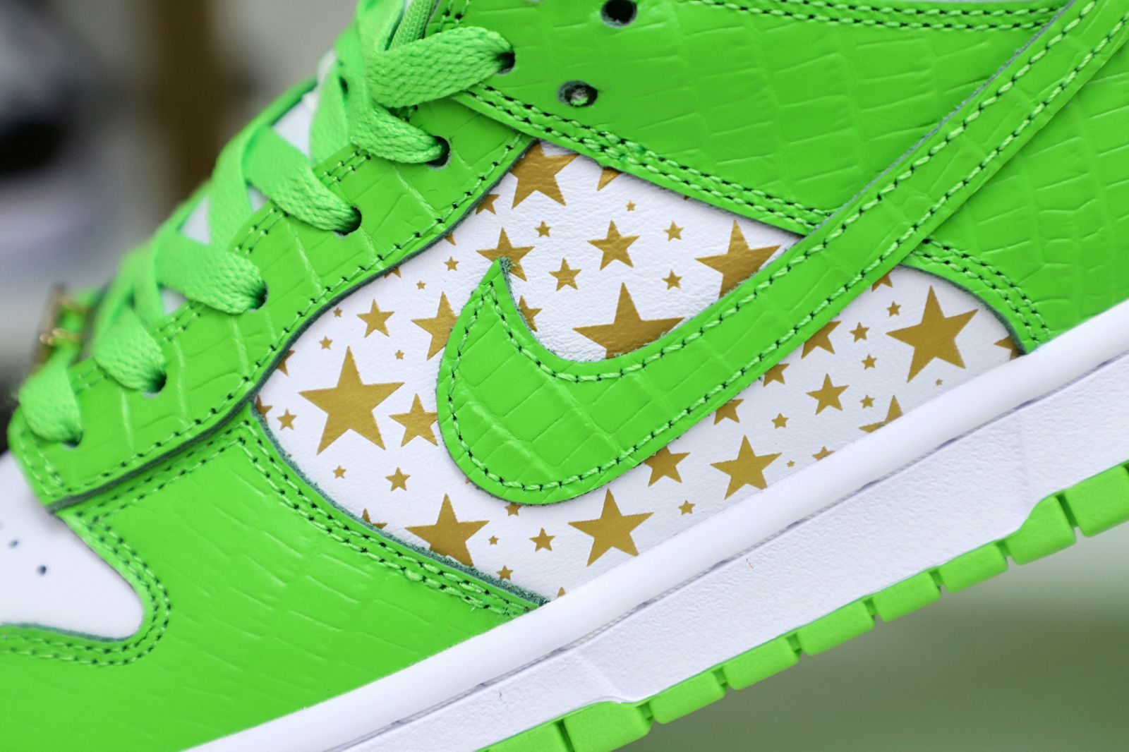 Supreme x Nike SB Dunk Low