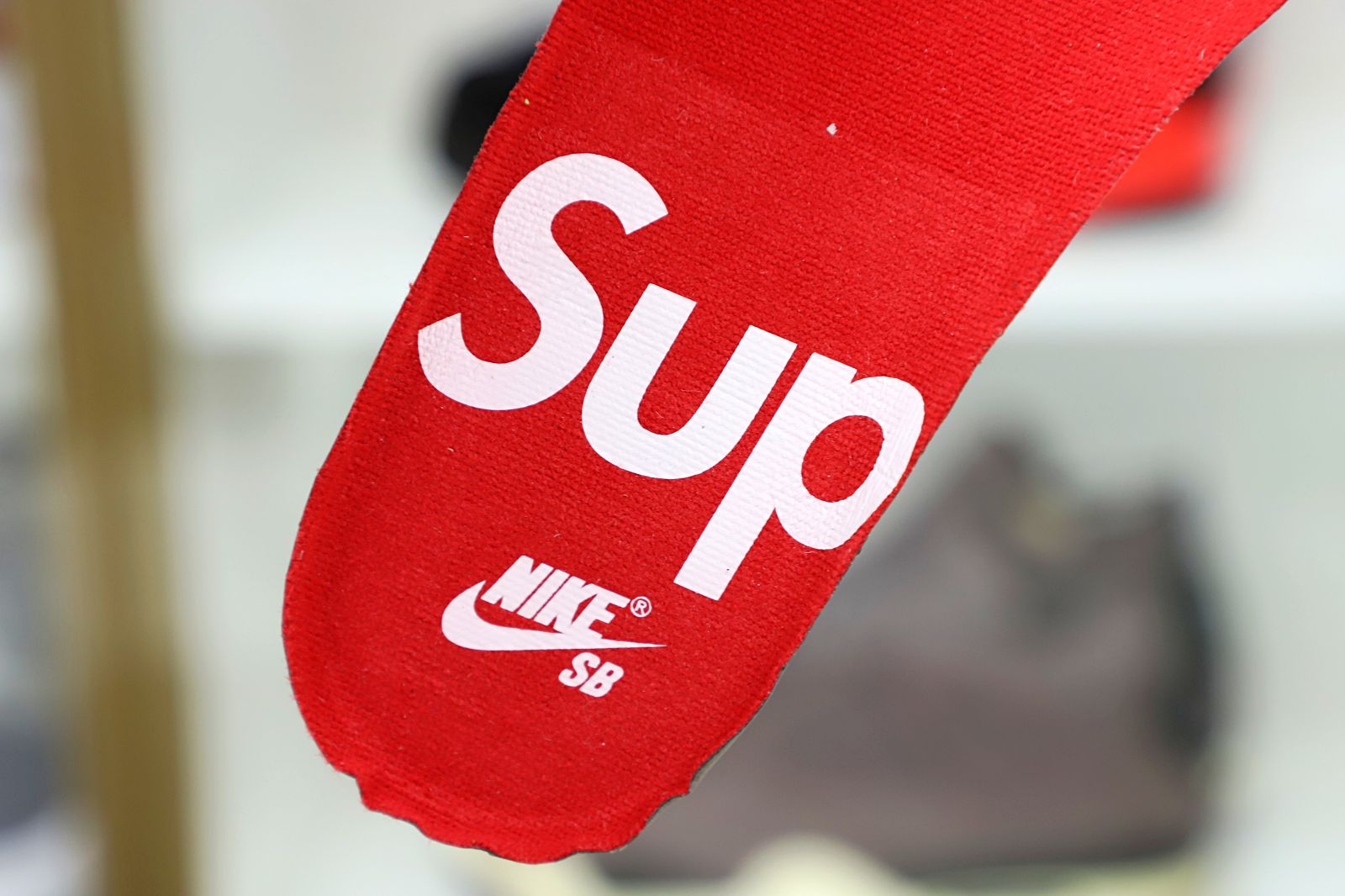 Supreme x Nike SB Dunk Low