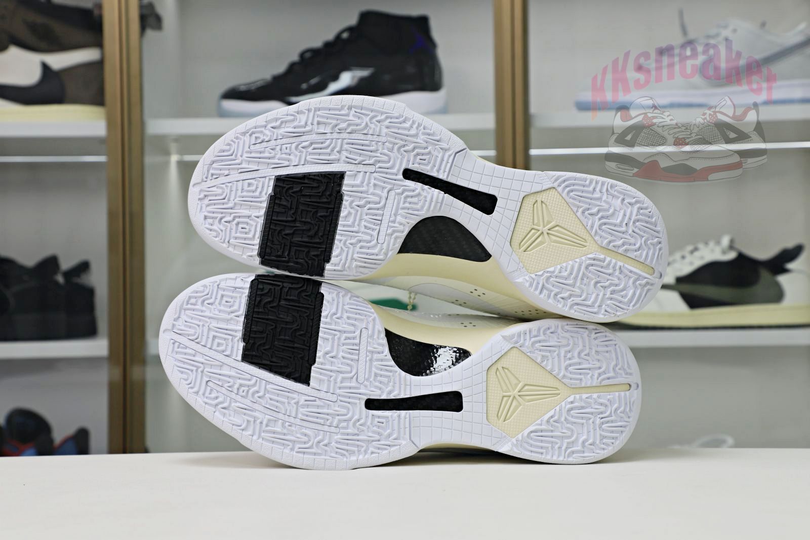 OFF-WHITEX  Nike Zoom Kobe5