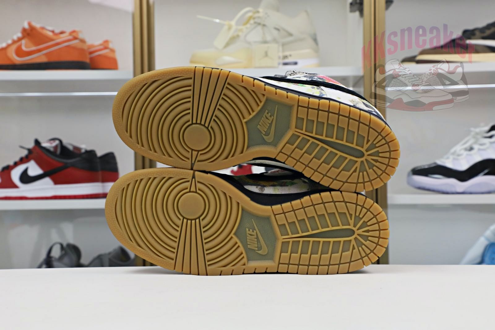 Supreme xNike SB DunkLow