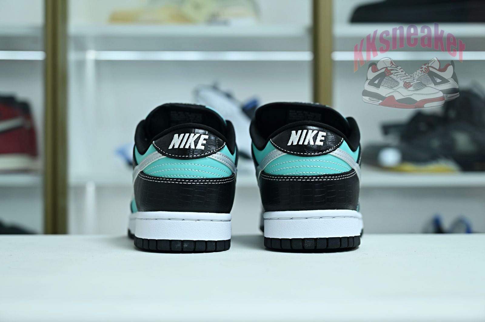 Nike Dunk SB Low Diamond Supply Co.Tiffany