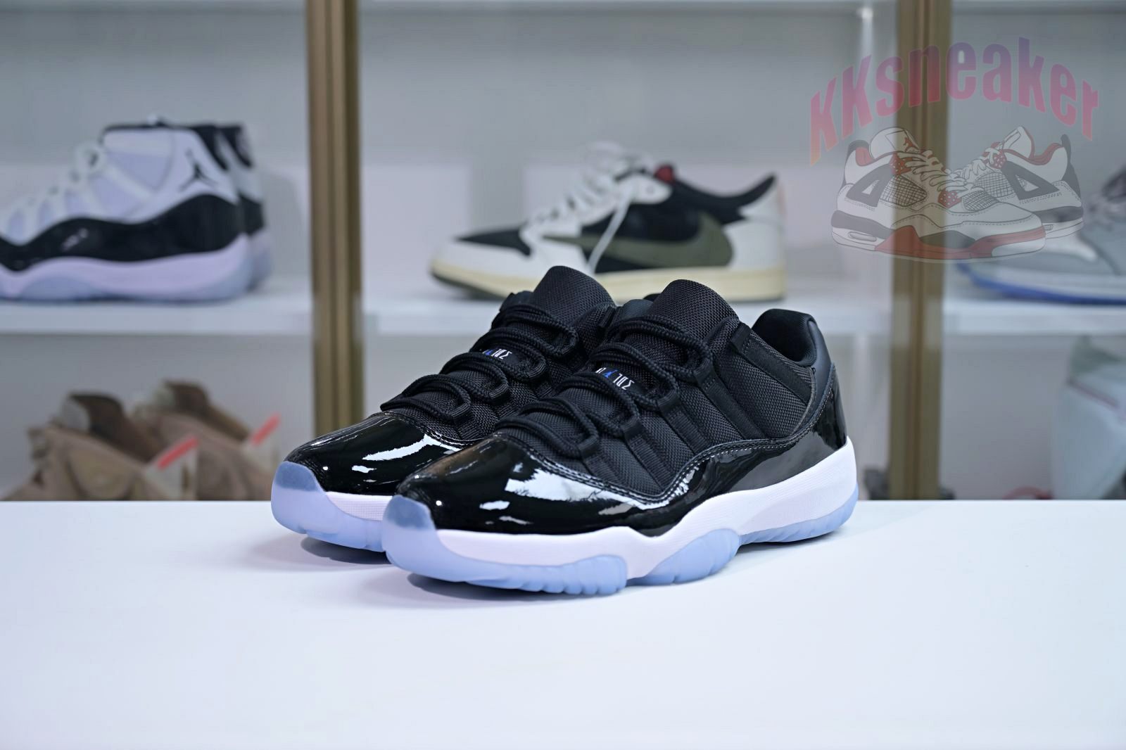 Air Jordan 11 Low 