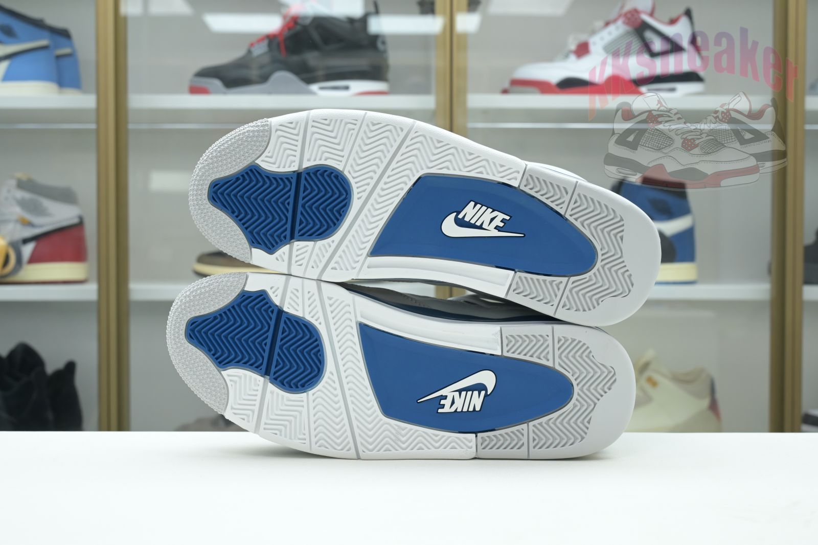 Air Jordan 4