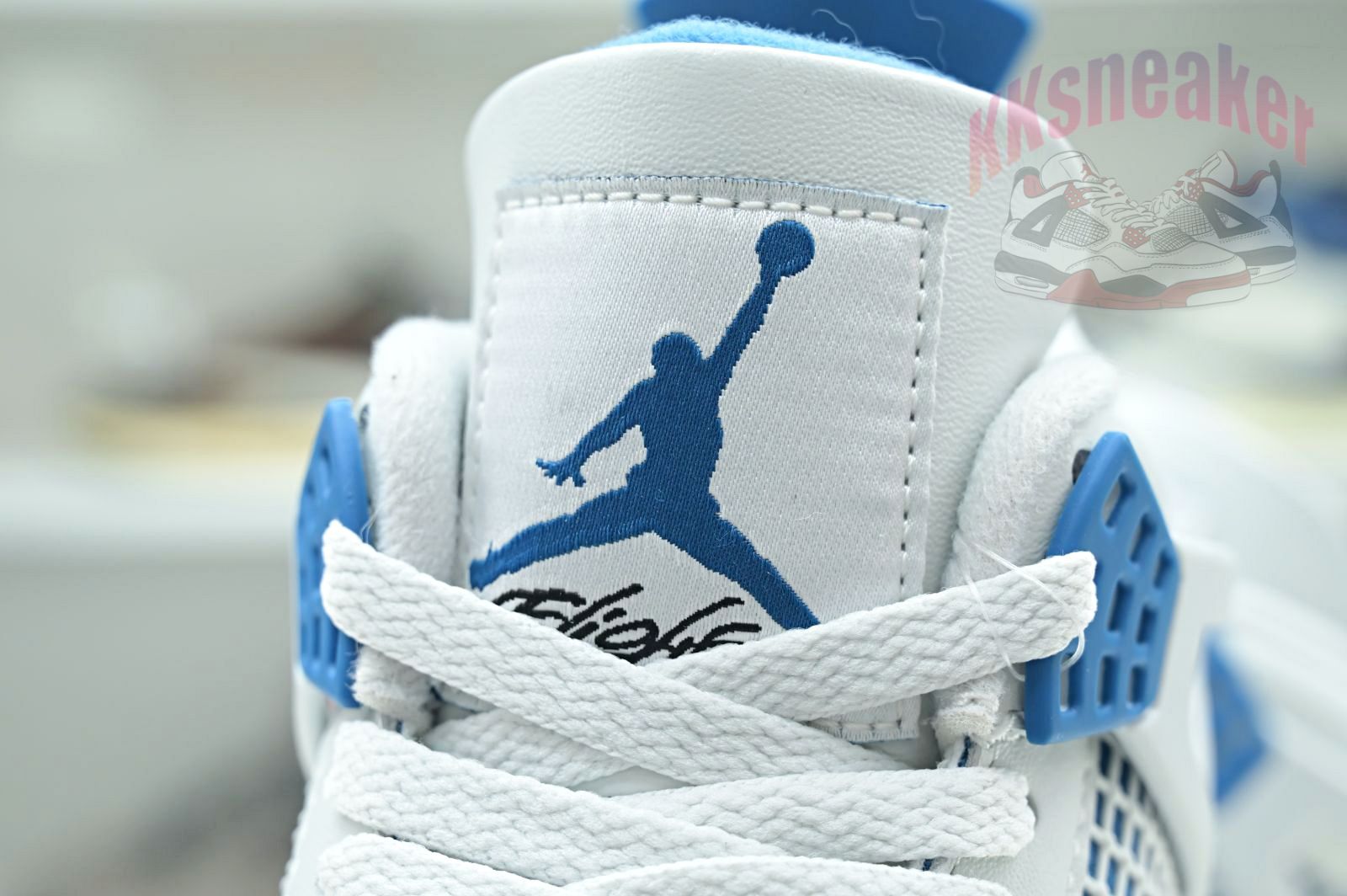 Air Jordan 4