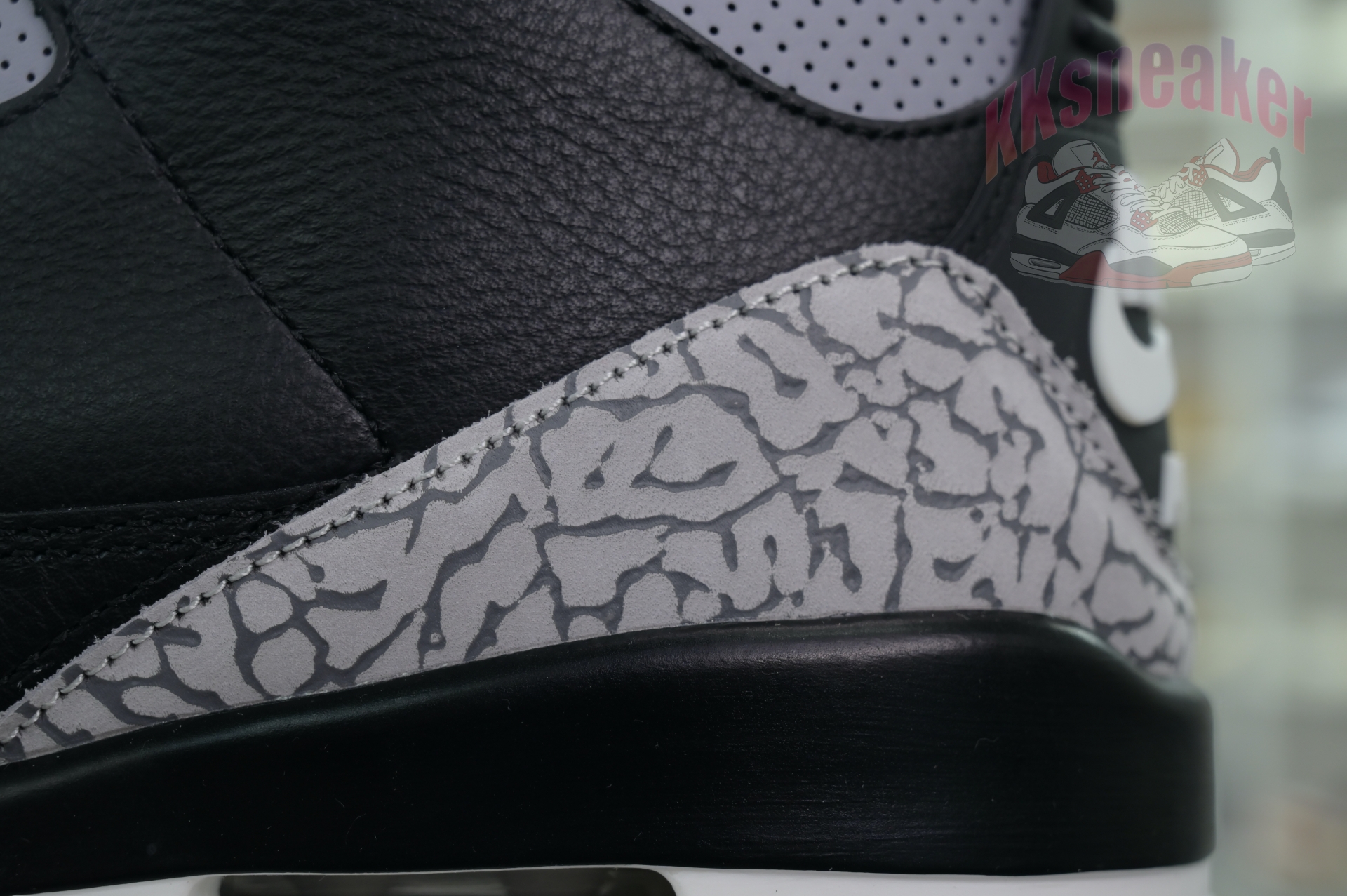 Air Jordan 3“Black Cement Reimagined”