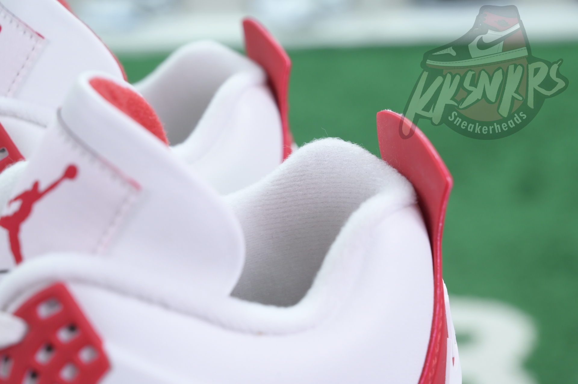 Nike SB x Jordan Air Jordan4“Varsity Red”