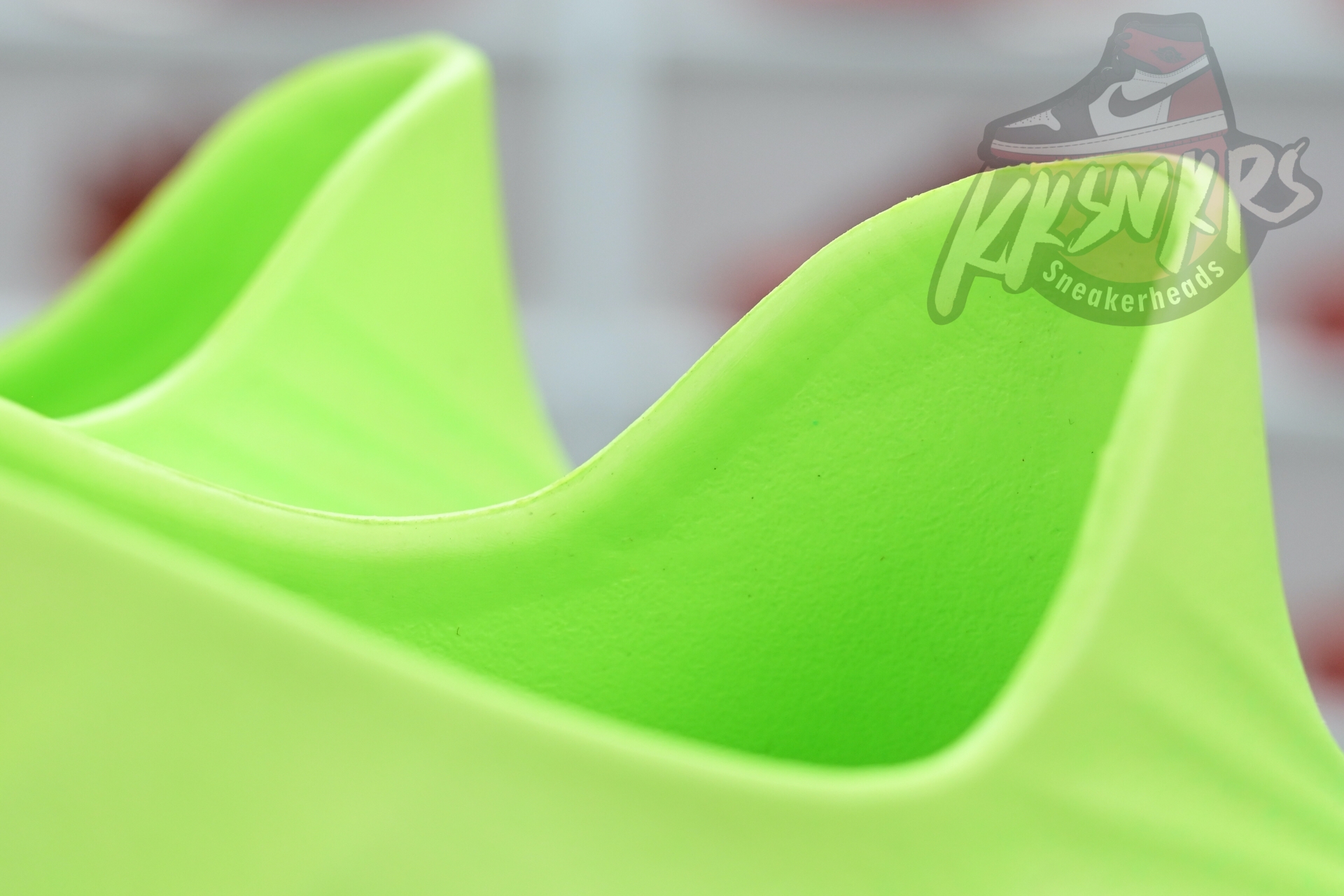Nike ReactX Rejuven8 Green Strike  HV5060-300
