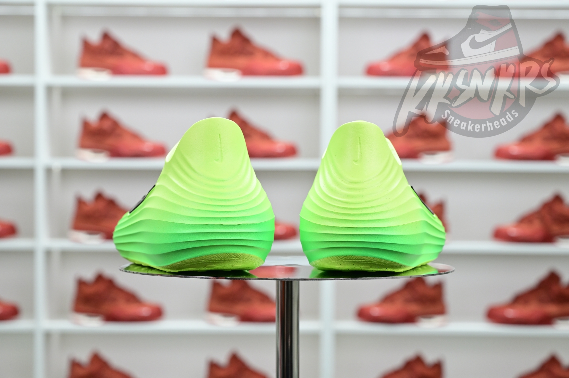 Nike ReactX Rejuven8 Green Strike  HV5060-300