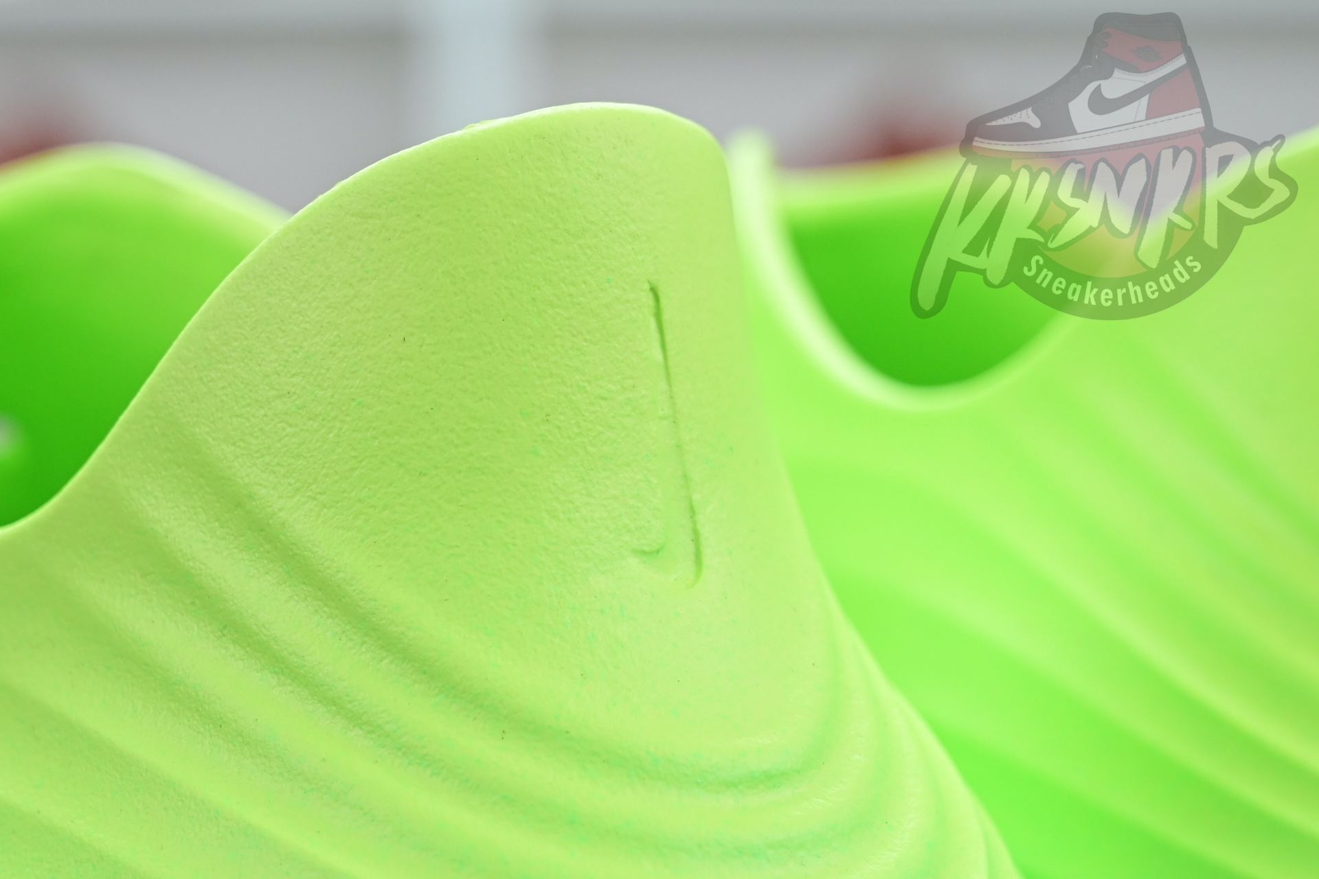 Nike ReactX Rejuven8 Green Strike  HV5060-300