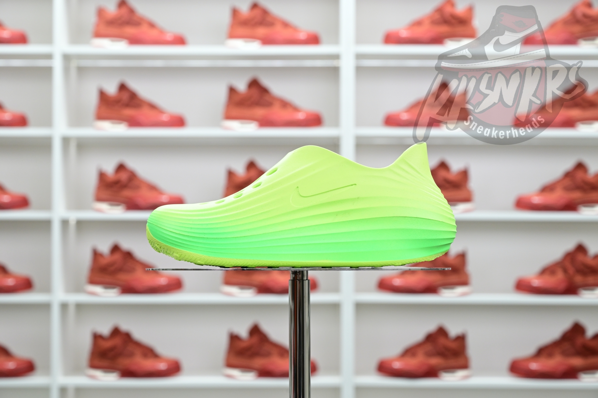 Nike ReactX Rejuven8 Green Strike  HV5060-300