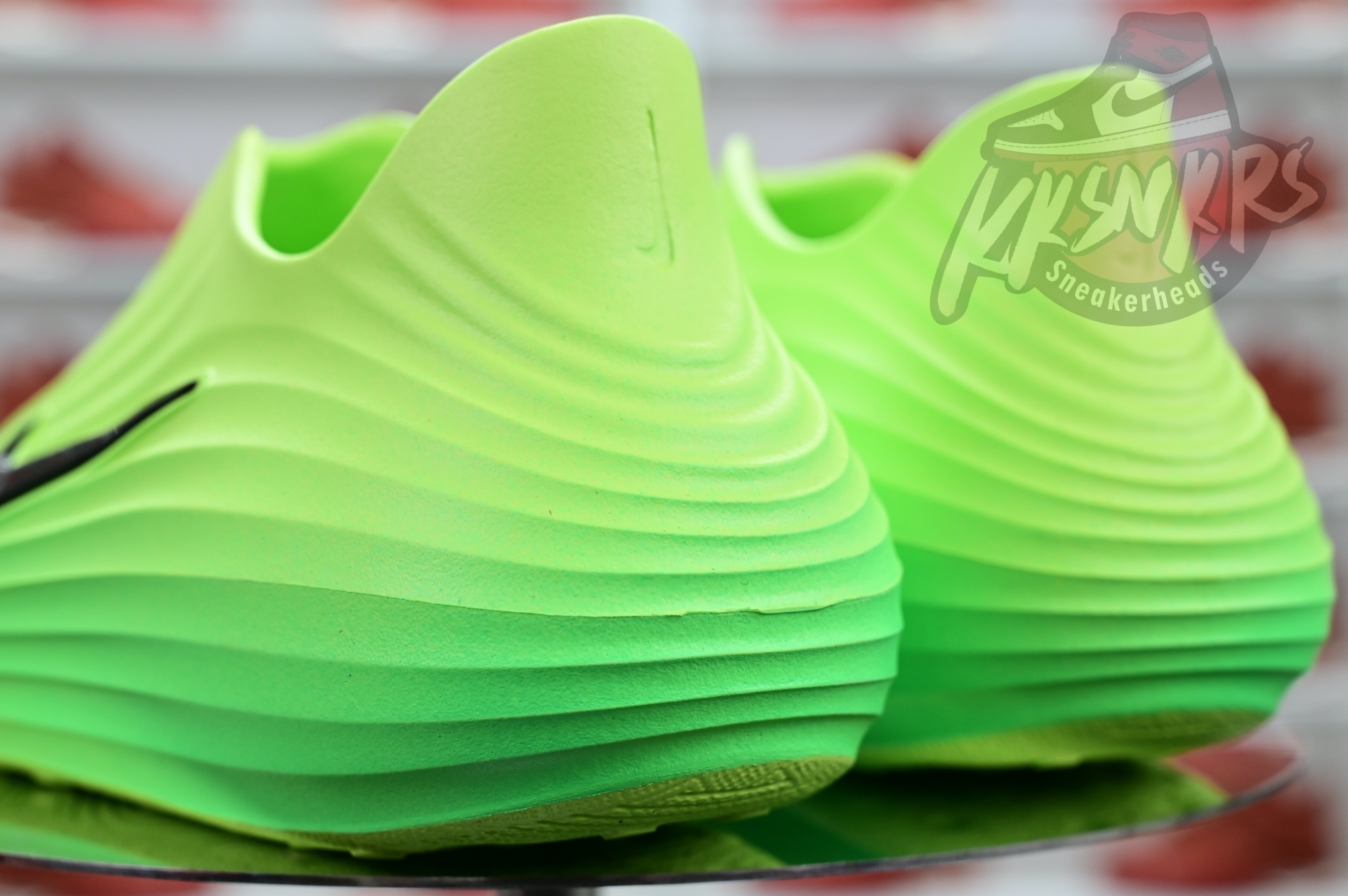 Nike ReactX Rejuven8 Green Strike  HV5060-300
