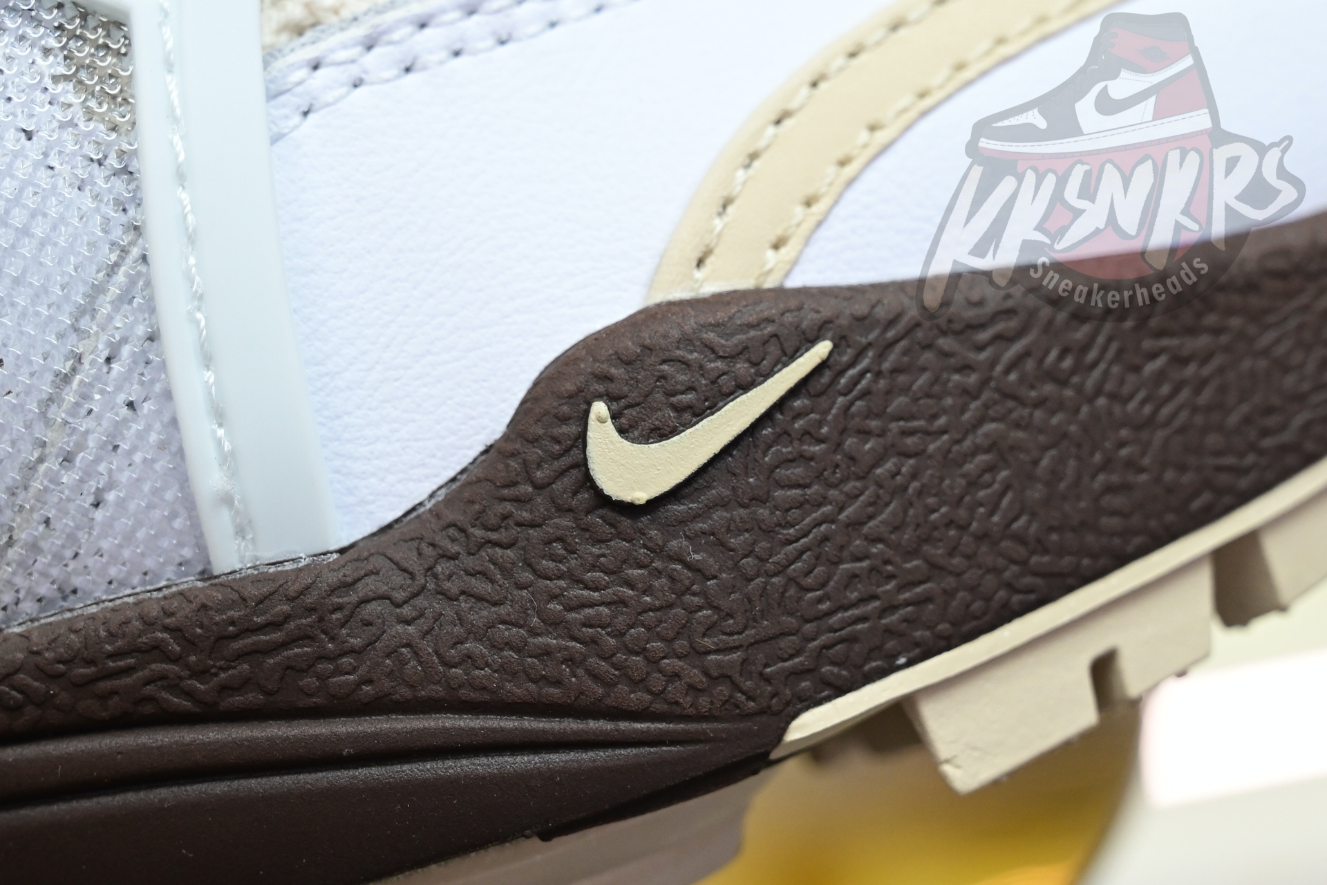Travis Scott x Nike ZOOM Field JAXX“White/ Light Chocolate”HQ3073-100
