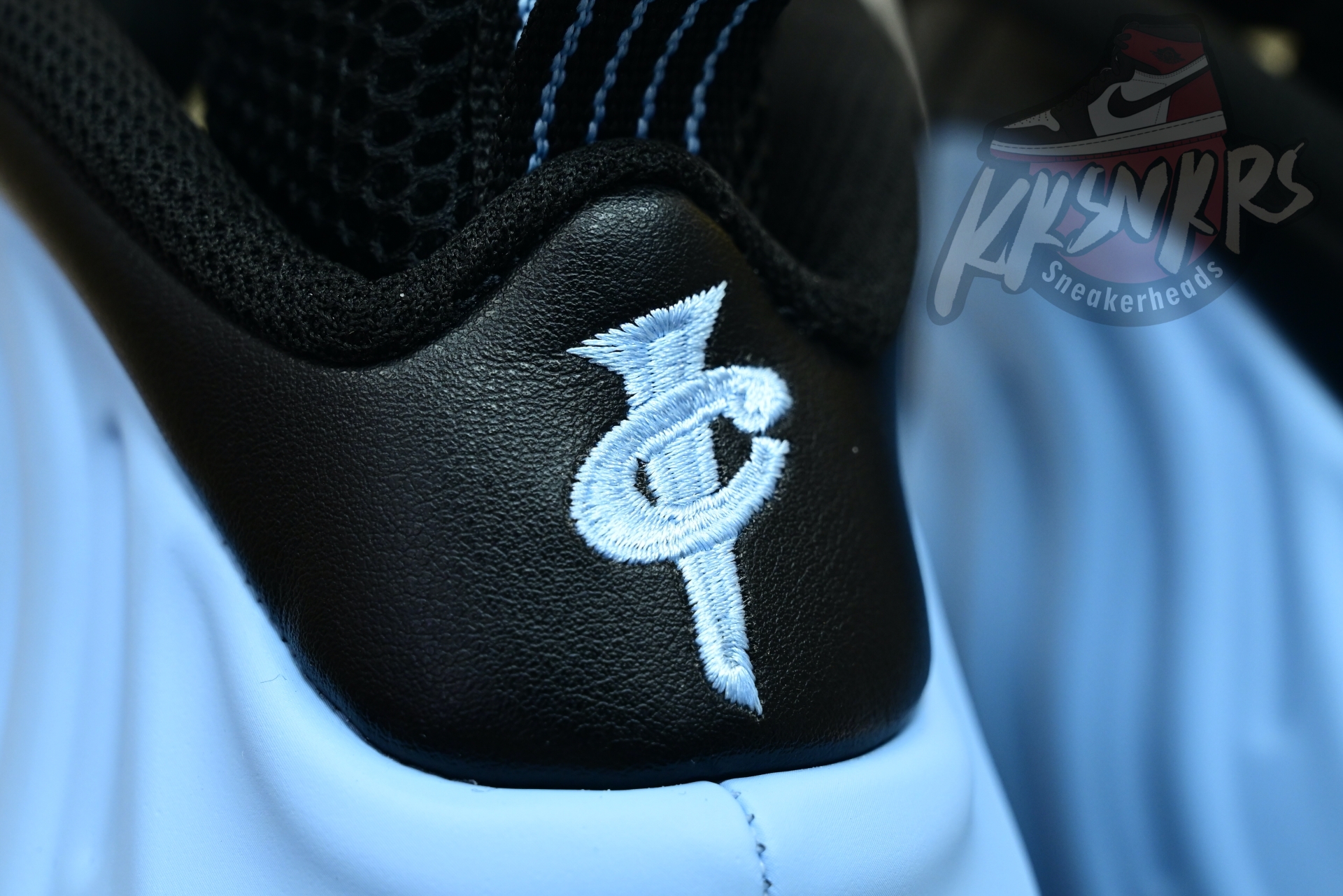 Nike Air Foamposite One 'Psychic Blue and Black'  HJ6014-400